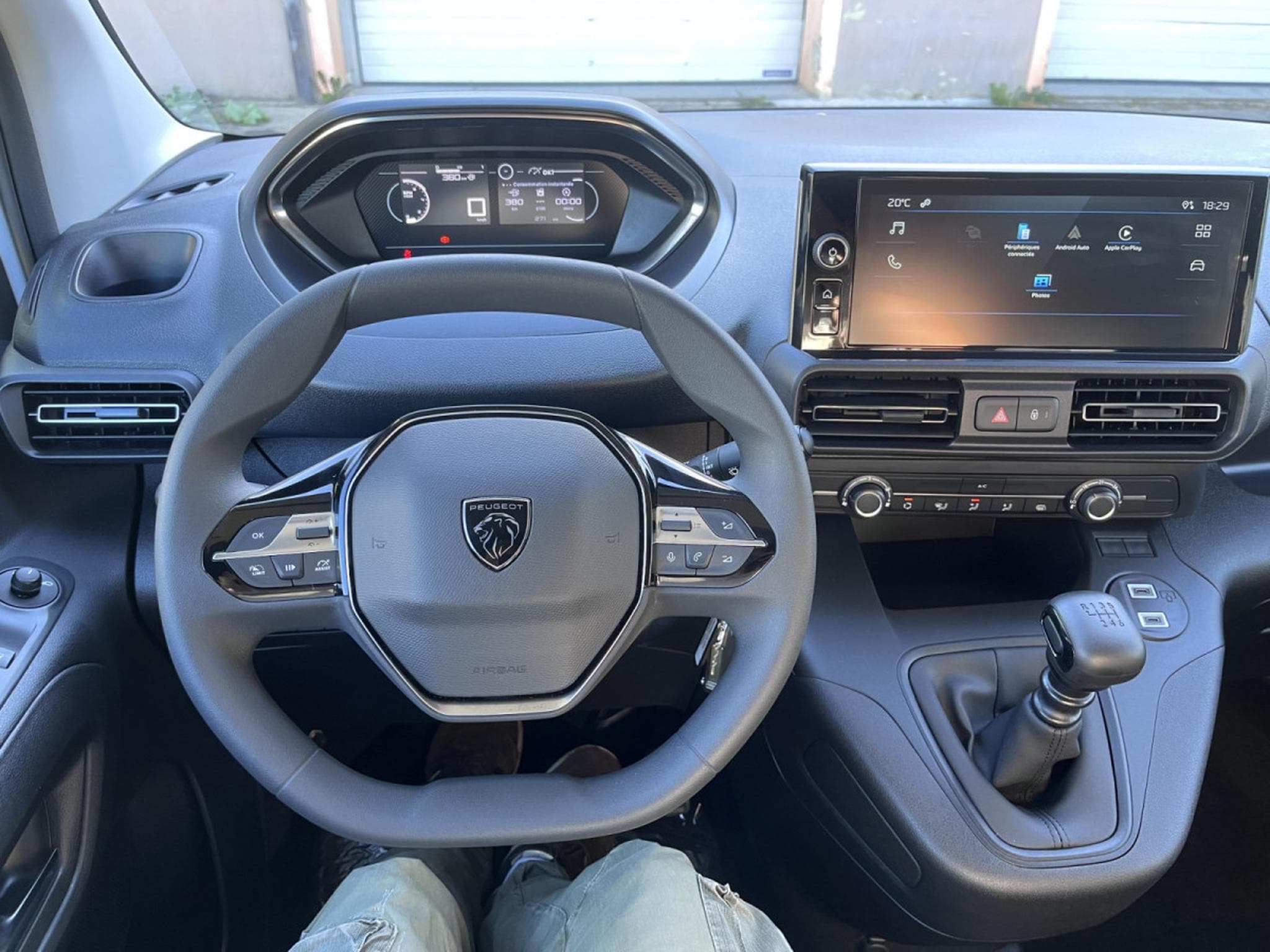 Peugeot Partner 1.5 BlueHdi 100cv Clim - PDC AR - Car Play -  !!! NEUF !!! (2026) - Foto 12