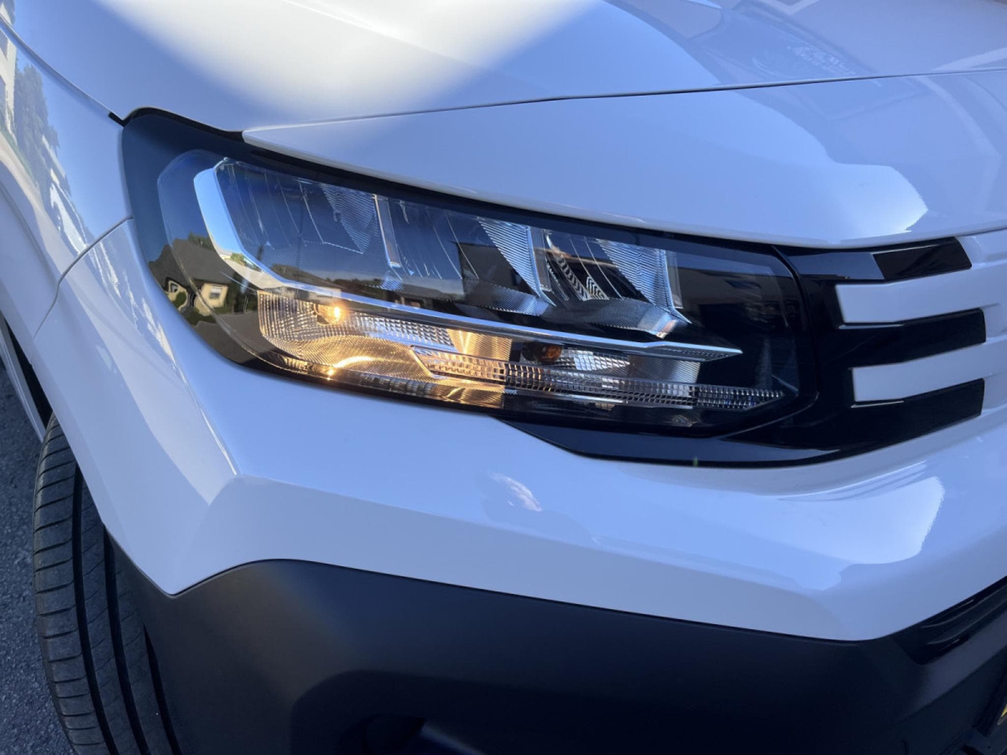 Peugeot Partner 1.5 BlueHdi 100cv Clim - PDC AR - Car Play -  !!! NEUF !!! (2026) - Foto 16