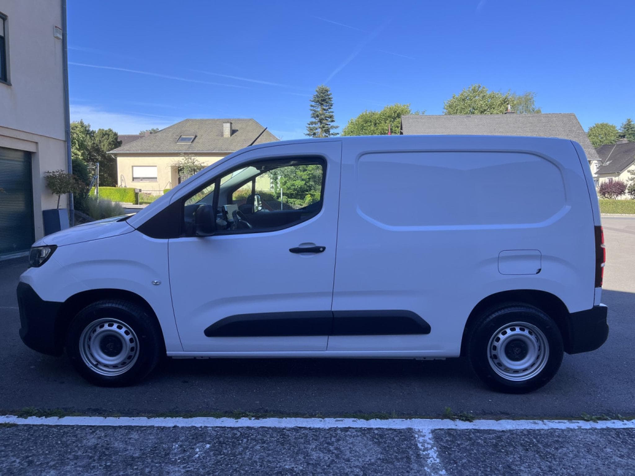 Peugeot Partner 1.5 BlueHdi 100cv Clim - PDC AR - Car Play -  !!! NEUF !!! (2026) - Foto 6