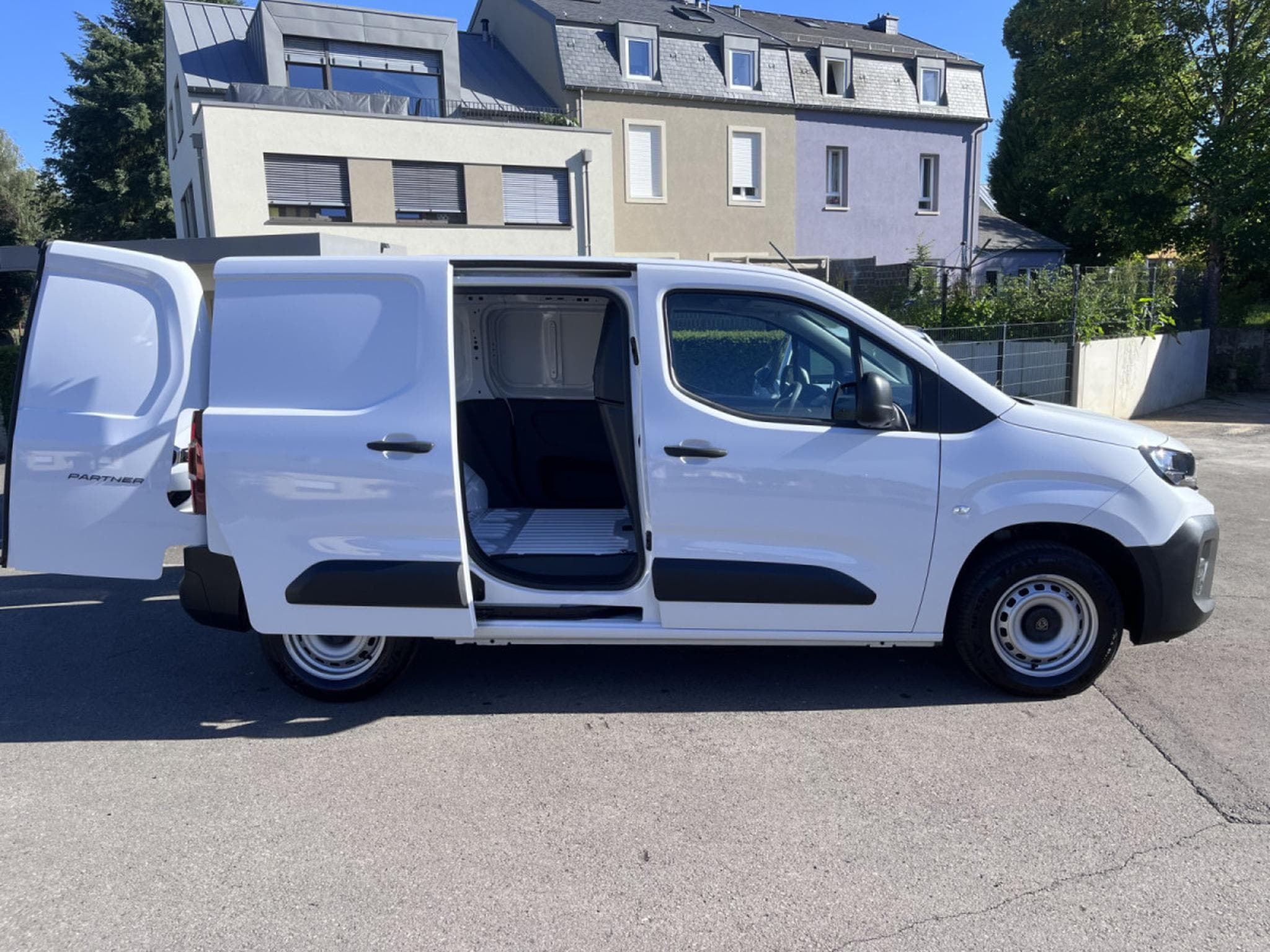 Peugeot Partner 1.5 BlueHdi 100cv Clim - PDC AR - Car Play -  !!! NEUF !!! (2026) - Foto 7