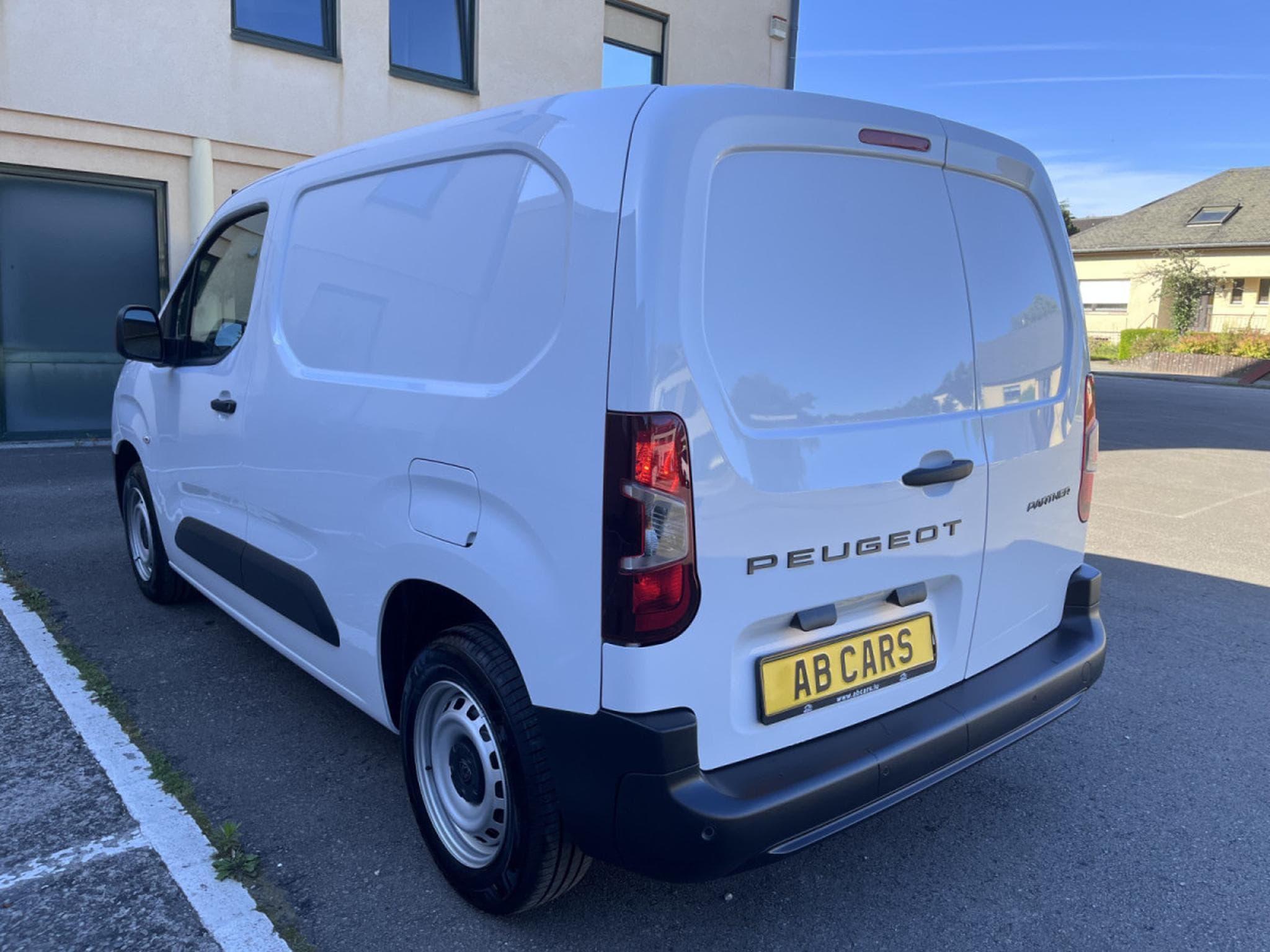 Peugeot Partner 1.5 BlueHdi 100cv Clim - PDC AR - Car Play -  !!! NEUF !!! (2026) - Foto 9