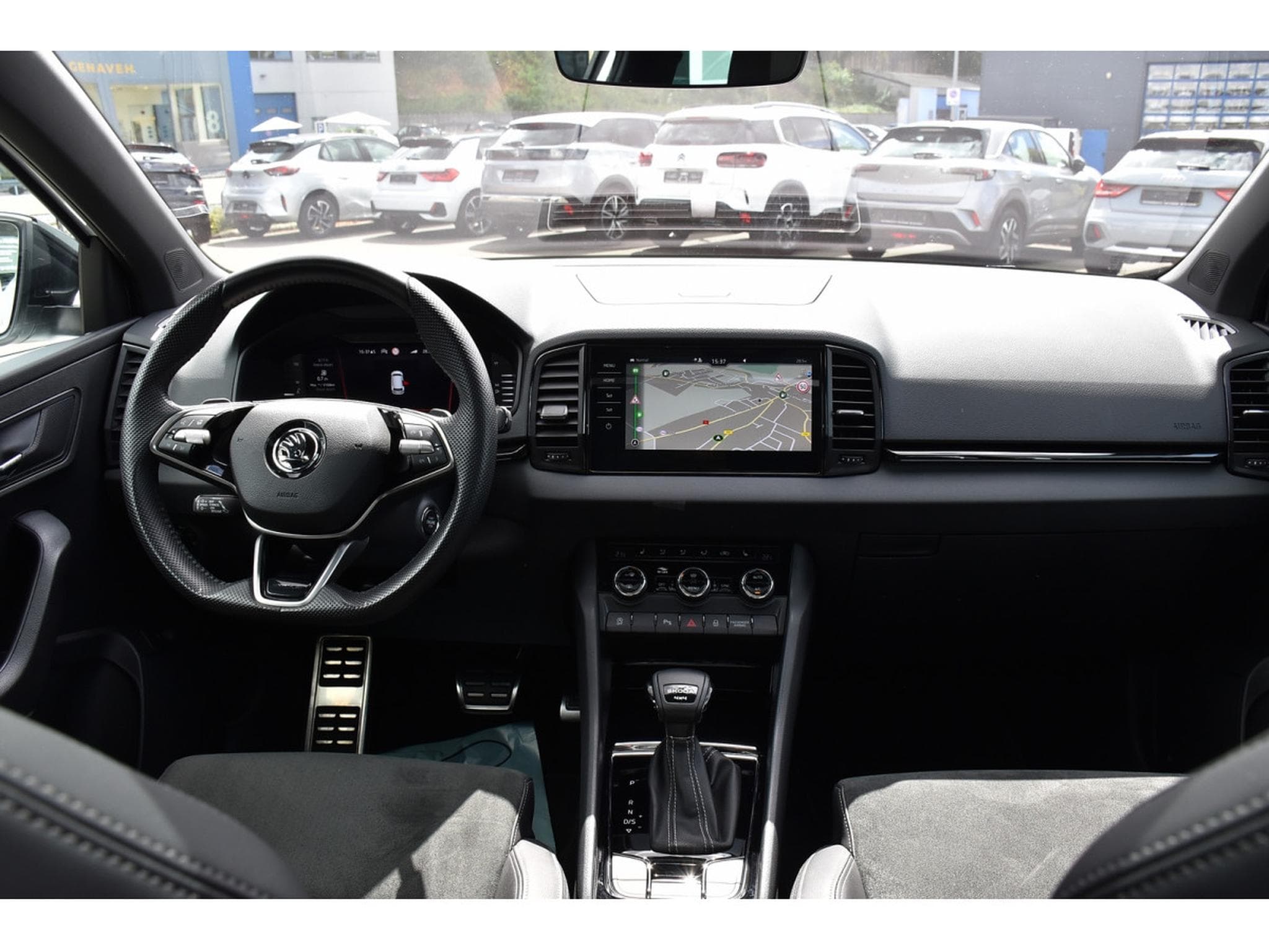 Skoda Karoq 2.0 TDI 4X4 Sportline DSG PANO TRAVEL SIDE ATT RMQ KEYLESS (2024) - Photo 10