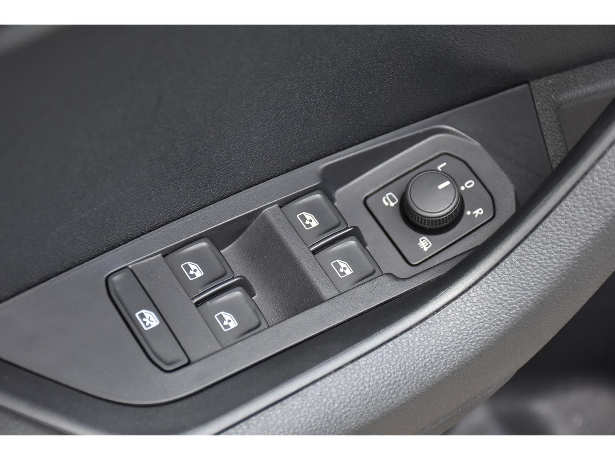 Skoda Karoq 2.0 TDI 4X4 Sportline DSG PANO TRAVEL SIDE ATT RMQ KEYLESS (2024) - Photo 20