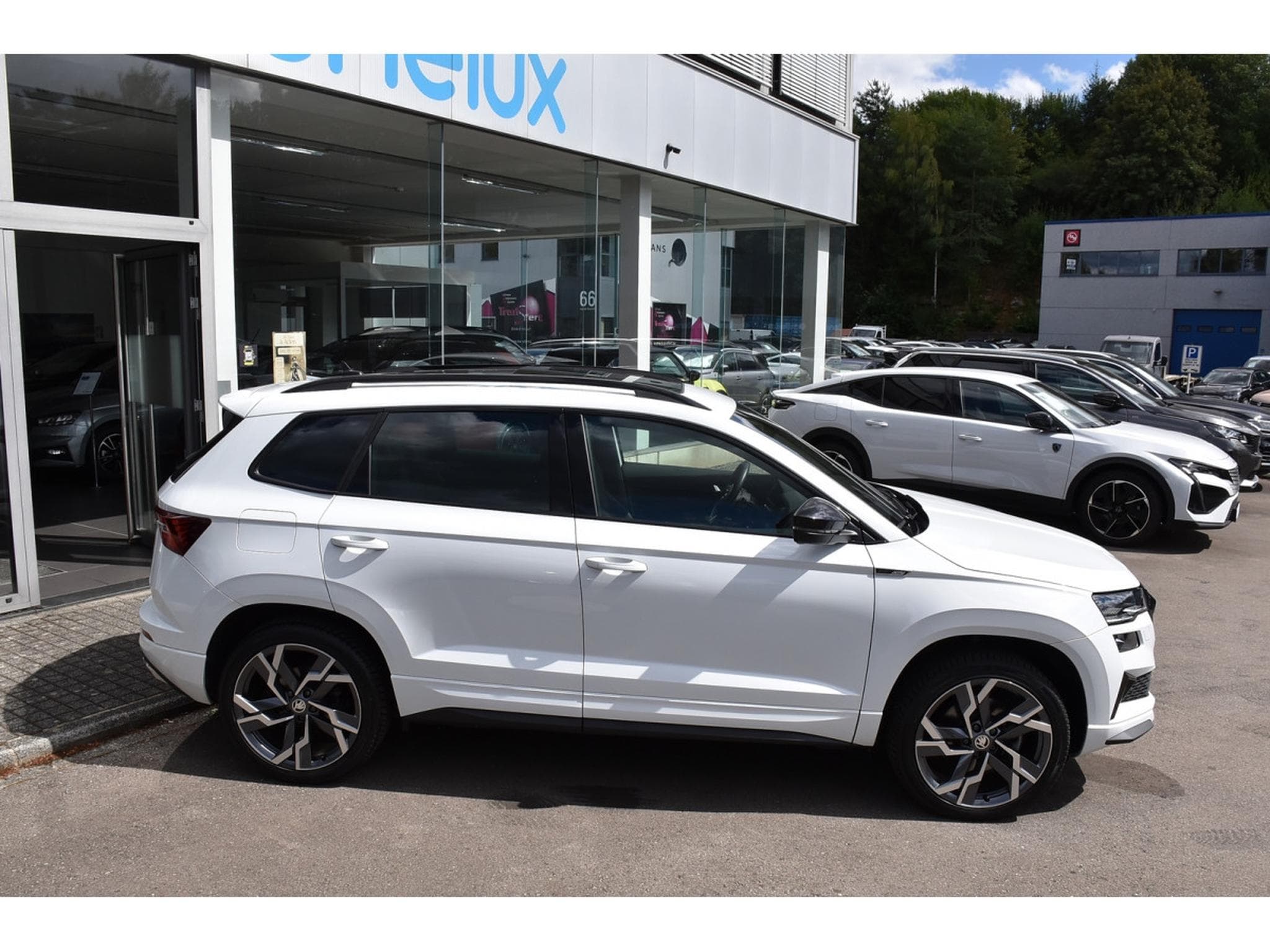 Skoda Karoq 2.0 TDI 4X4 Sportline DSG PANO TRAVEL SIDE ATT RMQ KEYLESS (2024) - Photo 3