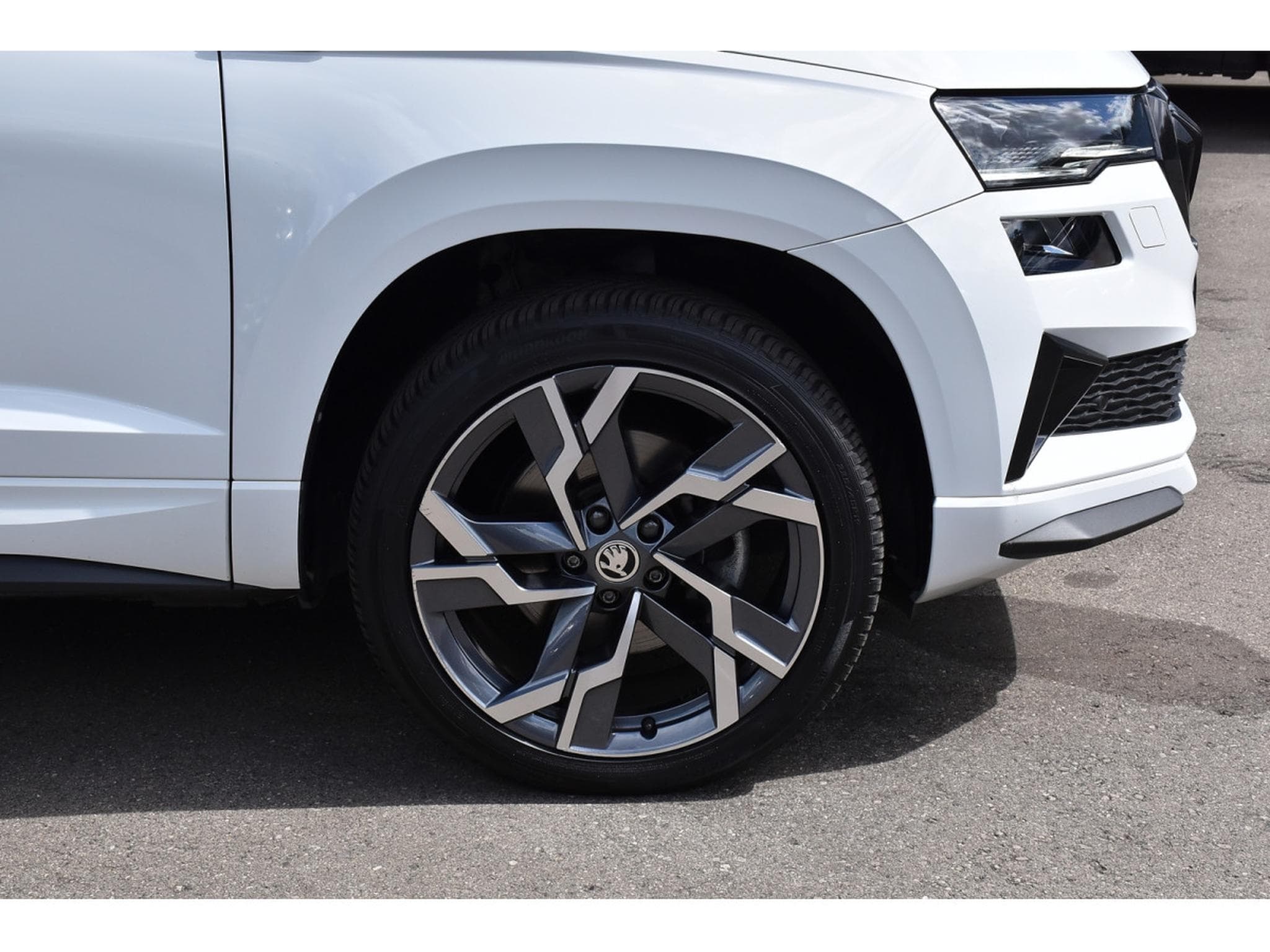 Skoda Karoq 2.0 TDI 4X4 Sportline DSG PANO TRAVEL SIDE ATT RMQ KEYLESS (2024) - Photo 5