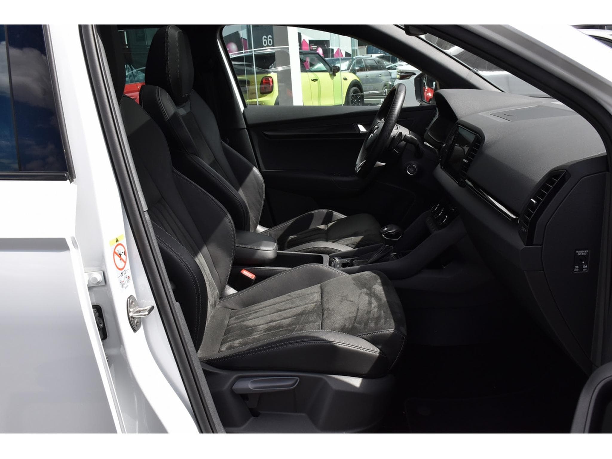 Skoda Karoq 2.0 TDI 4X4 Sportline DSG PANO TRAVEL SIDE ATT RMQ KEYLESS (2024) - Photo 7