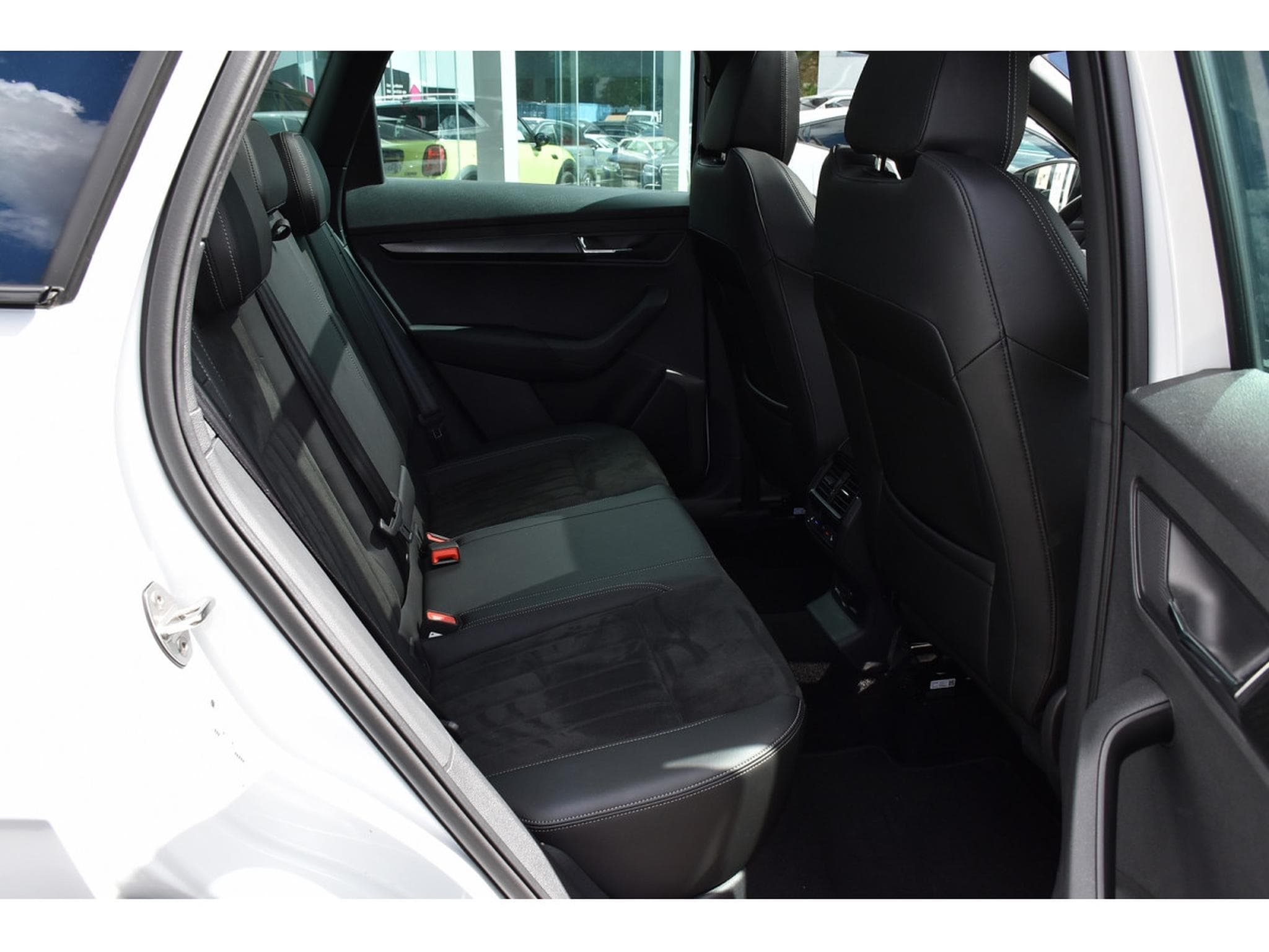 Skoda Karoq 2.0 TDI 4X4 Sportline DSG PANO TRAVEL SIDE ATT RMQ KEYLESS (2024) - Photo 8