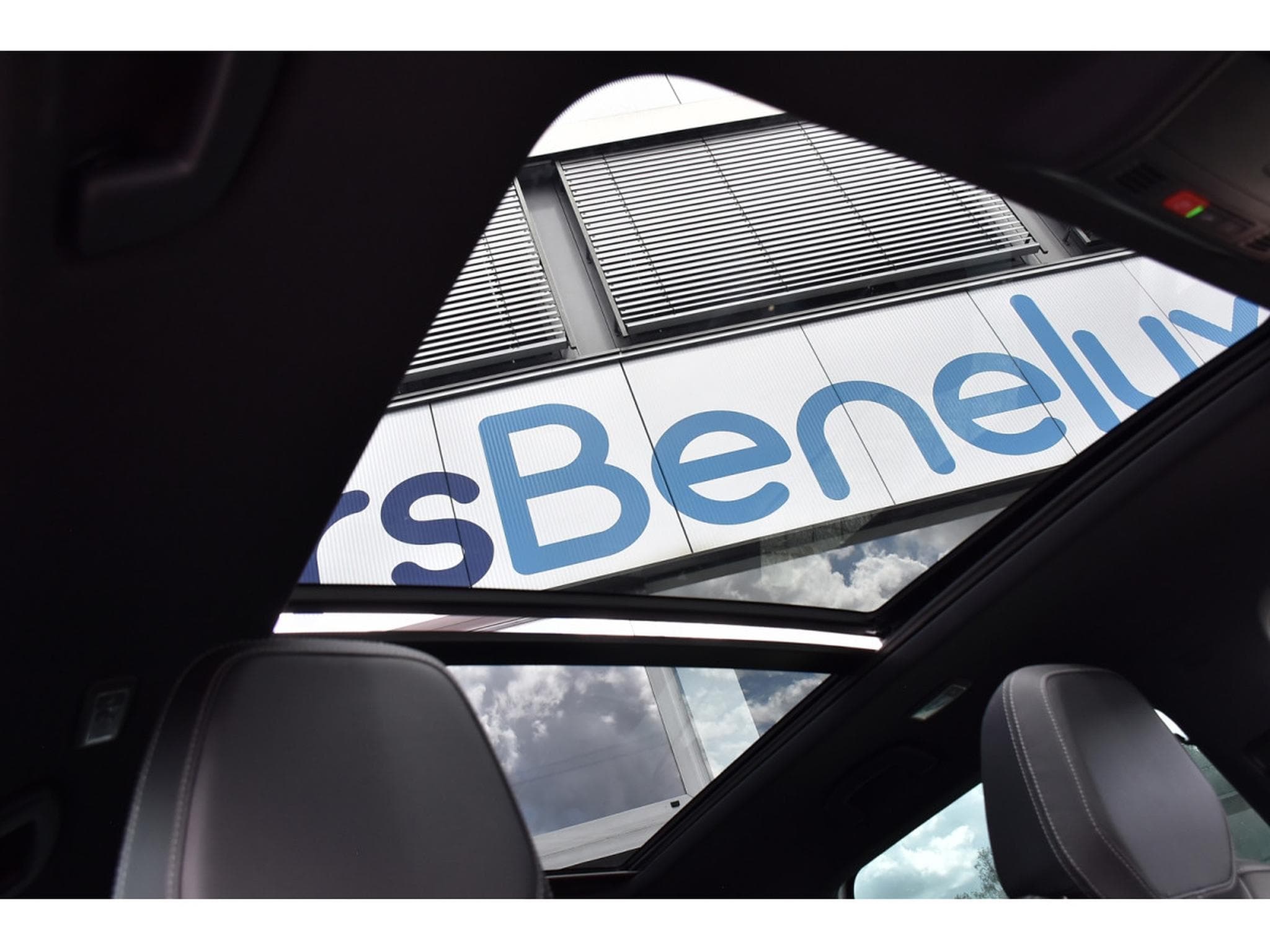 Skoda Karoq 2.0 TDI 4X4 Sportline DSG PANO TRAVEL SIDE ATT RMQ KEYLESS (2024) - Photo 9