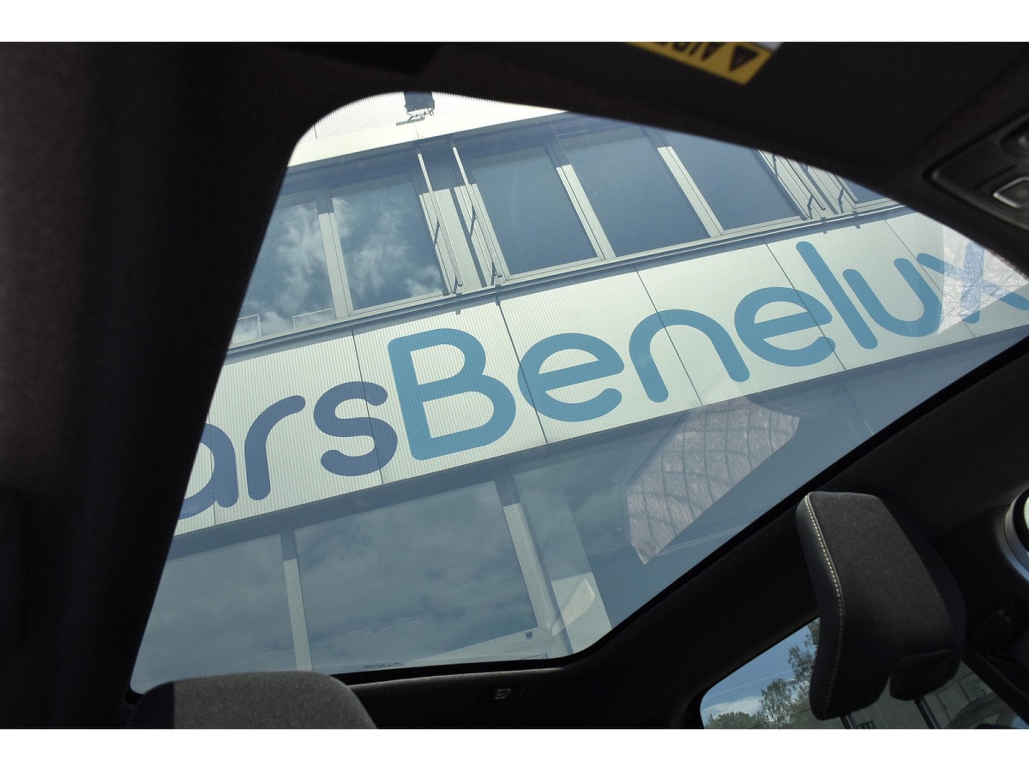 Renault Symbioz 1.6 E-TECH HEV Iconic EDC PANO HARMAN CAM360 1° MAIN (2025) - Photo 10