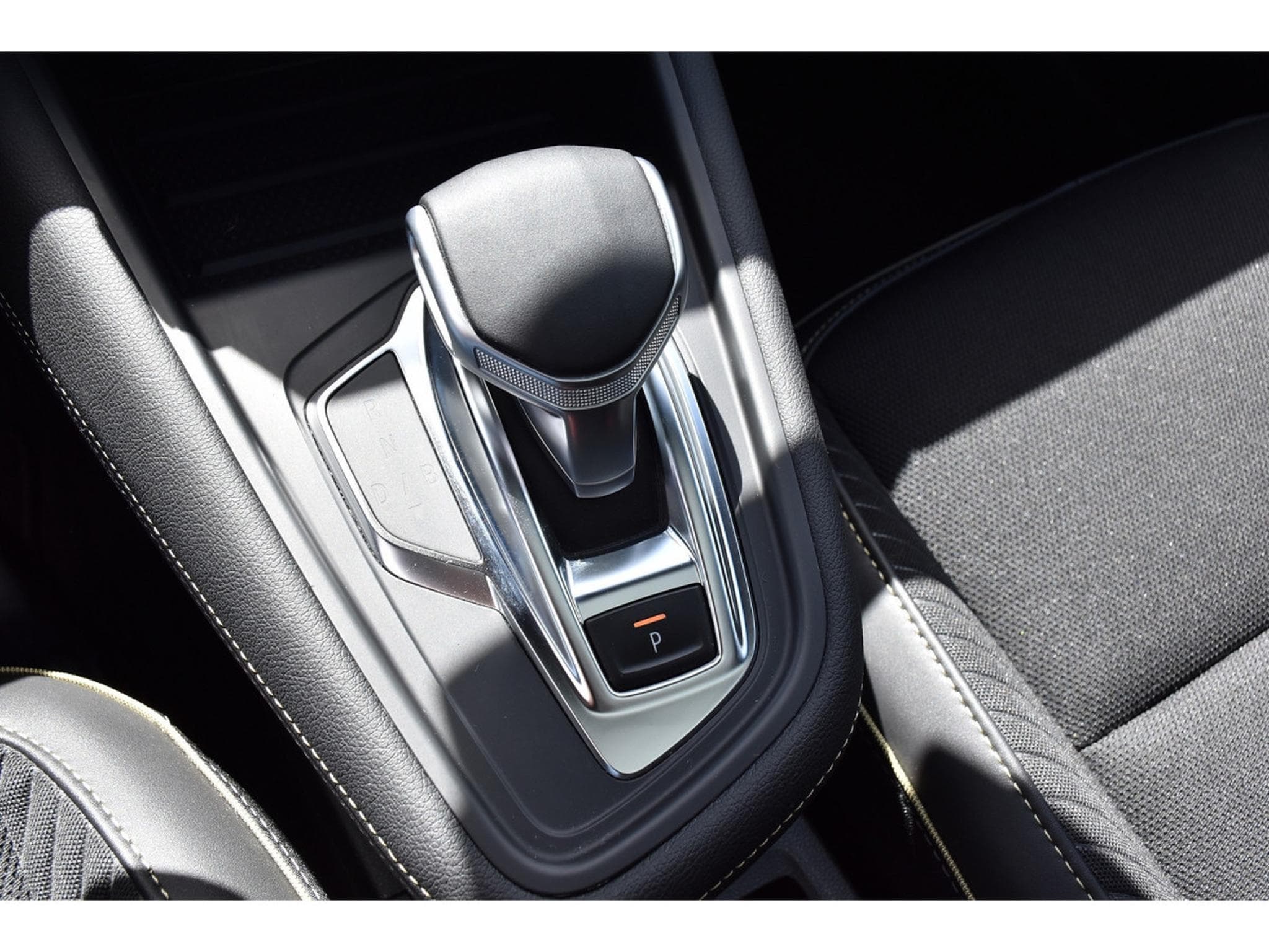 Renault Symbioz 1.6 E-TECH HEV Iconic EDC PANO HARMAN CAM360 1° MAIN (2025) - Photo 18