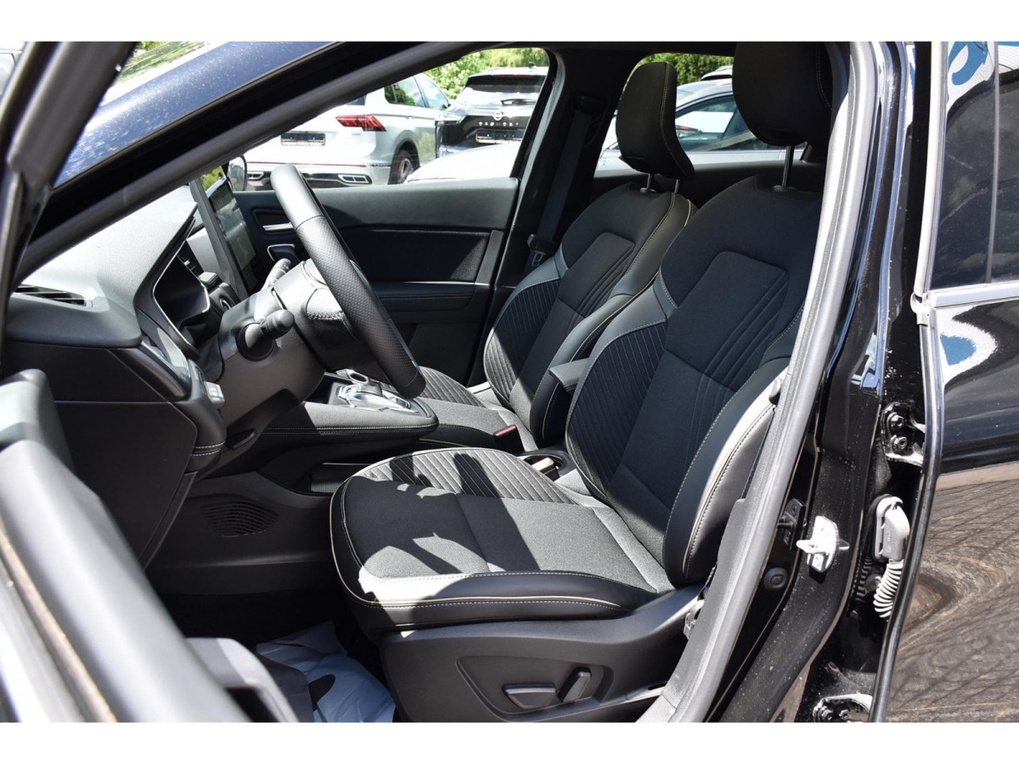 Renault Symbioz 1.6 E-TECH HEV Iconic EDC PANO HARMAN CAM360 1° MAIN (2025) - Photo 6