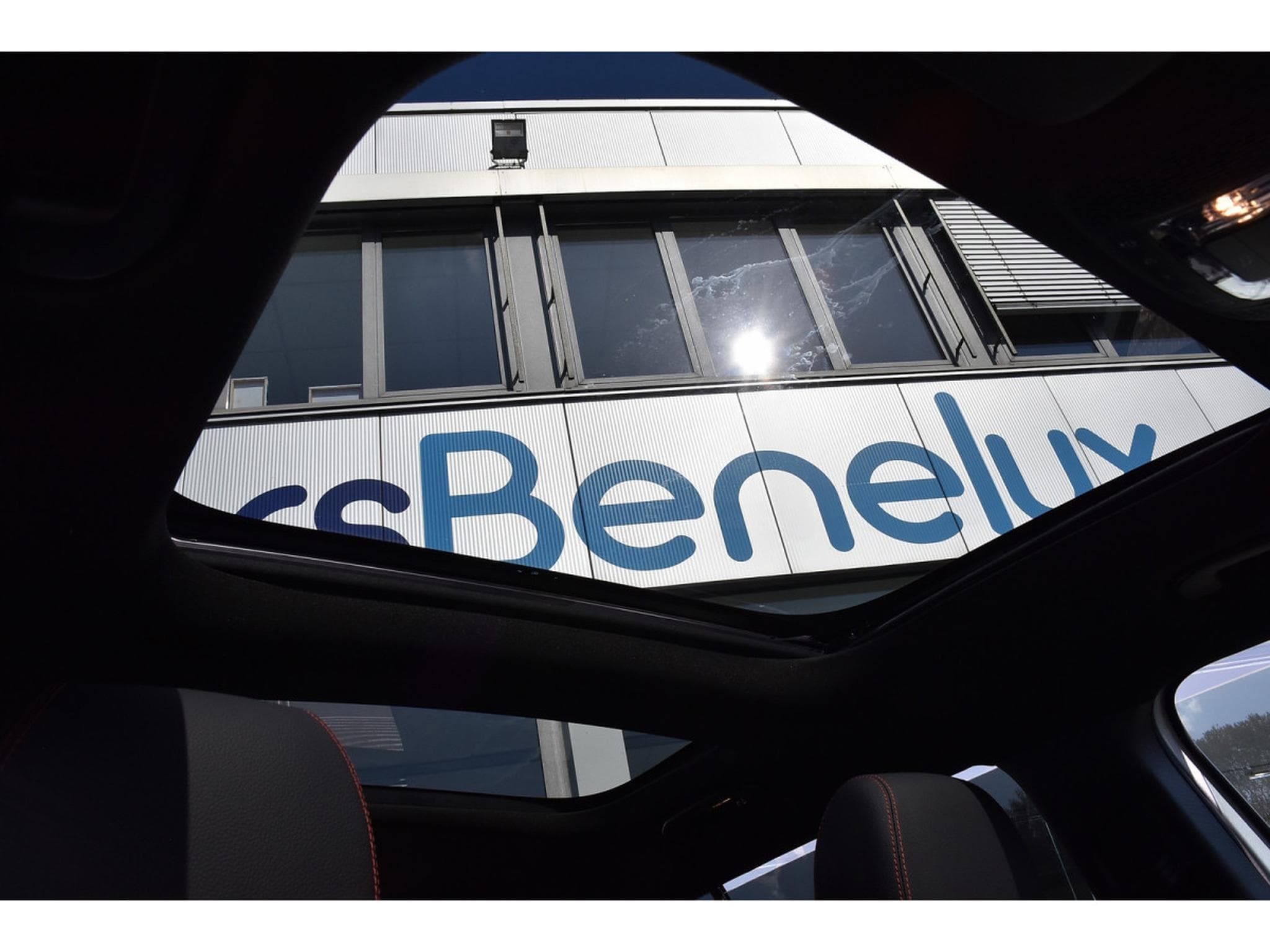 Mercedes GLB 220 4Matic AMG Line 8G-DCT  7 PL. MEMO PANO NIGHT ACC CAM360 1°M (2025) - Photo 10