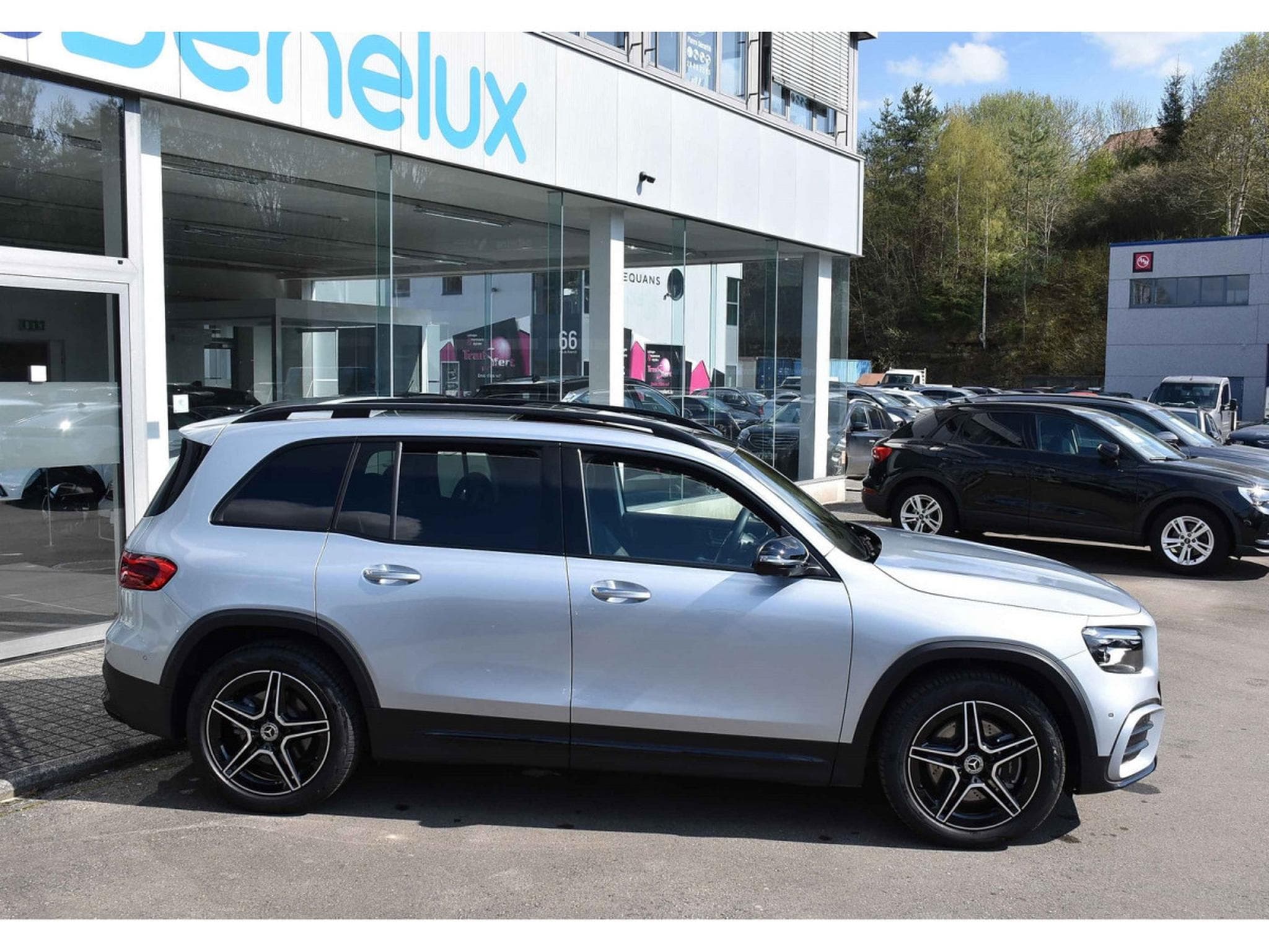 Mercedes GLB 220 4Matic AMG Line 8G-DCT  7 PL. MEMO PANO NIGHT ACC CAM360 1°M (2025) - Photo 3