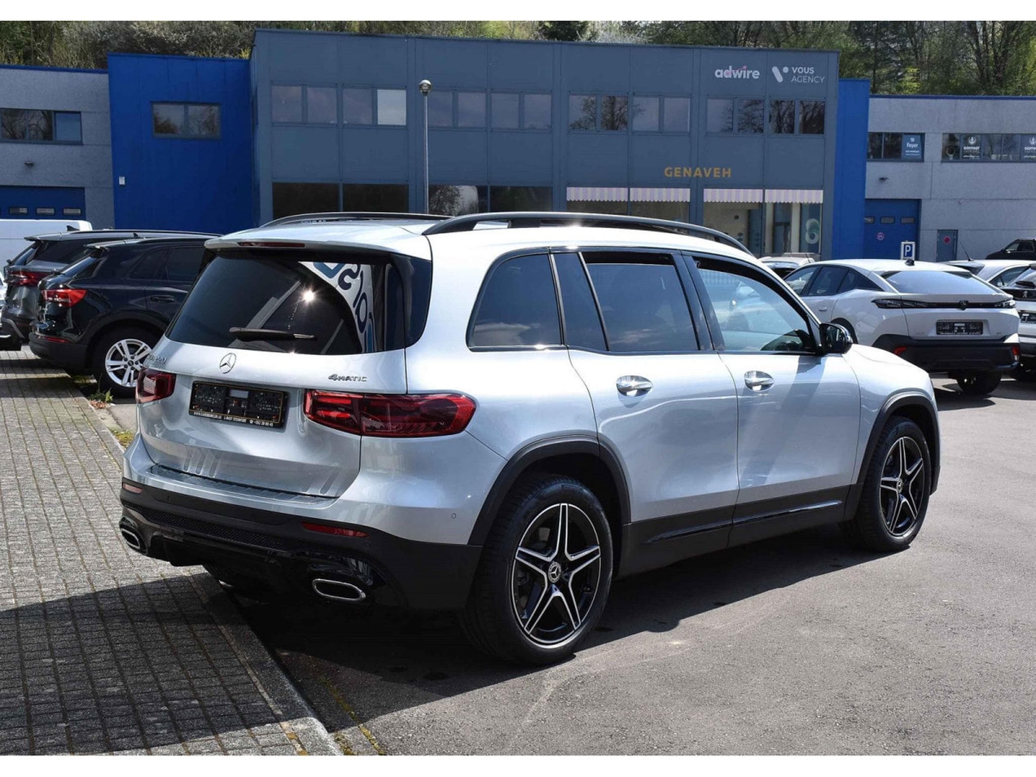 Mercedes GLB 220 4Matic AMG Line 8G-DCT  7 PL. MEMO PANO NIGHT ACC CAM360 1°M (2025) - Photo 4