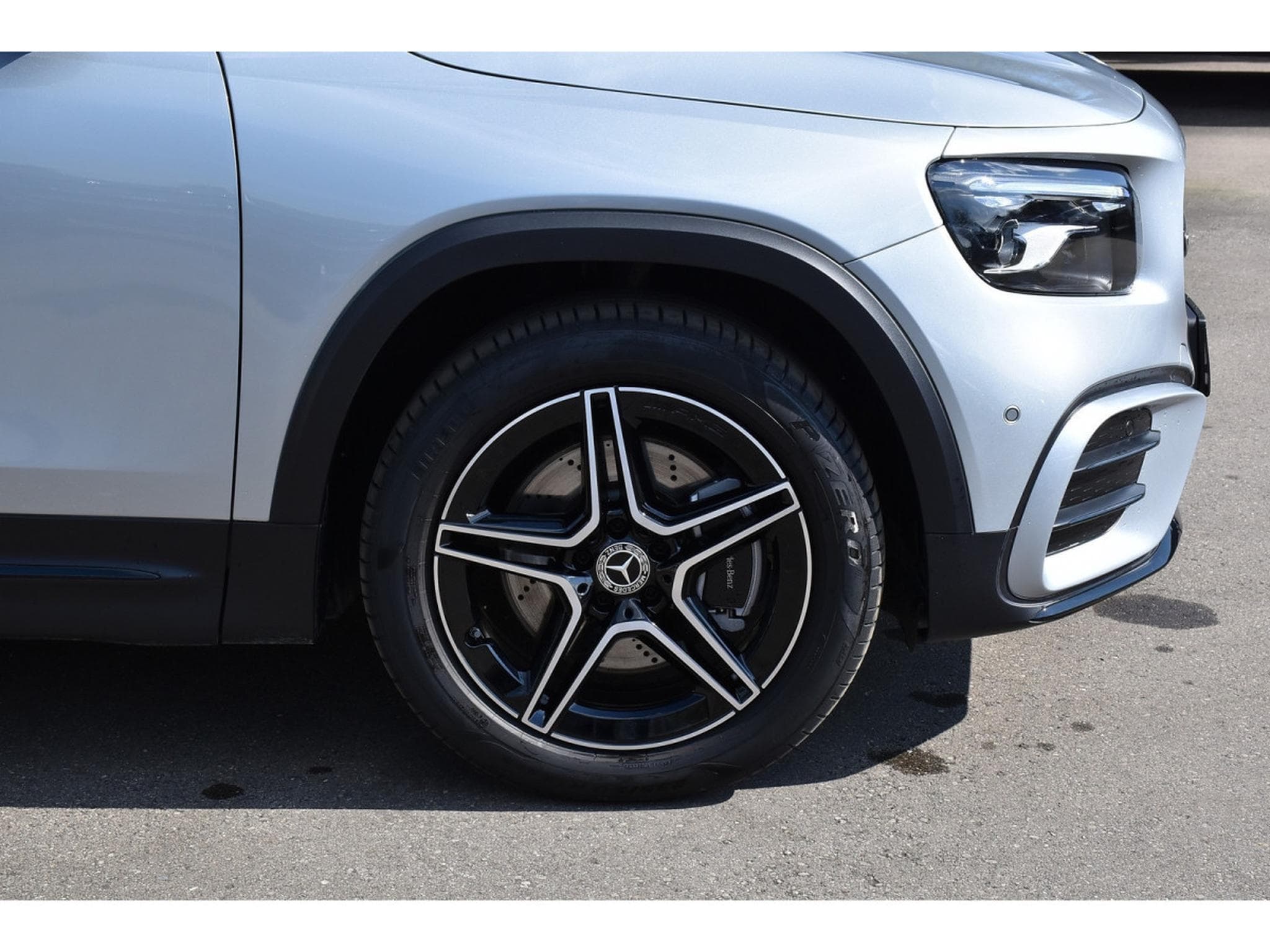Mercedes GLB 220 4Matic AMG Line 8G-DCT  7 PL. MEMO PANO NIGHT ACC CAM360 1°M (2025) - Photo 5