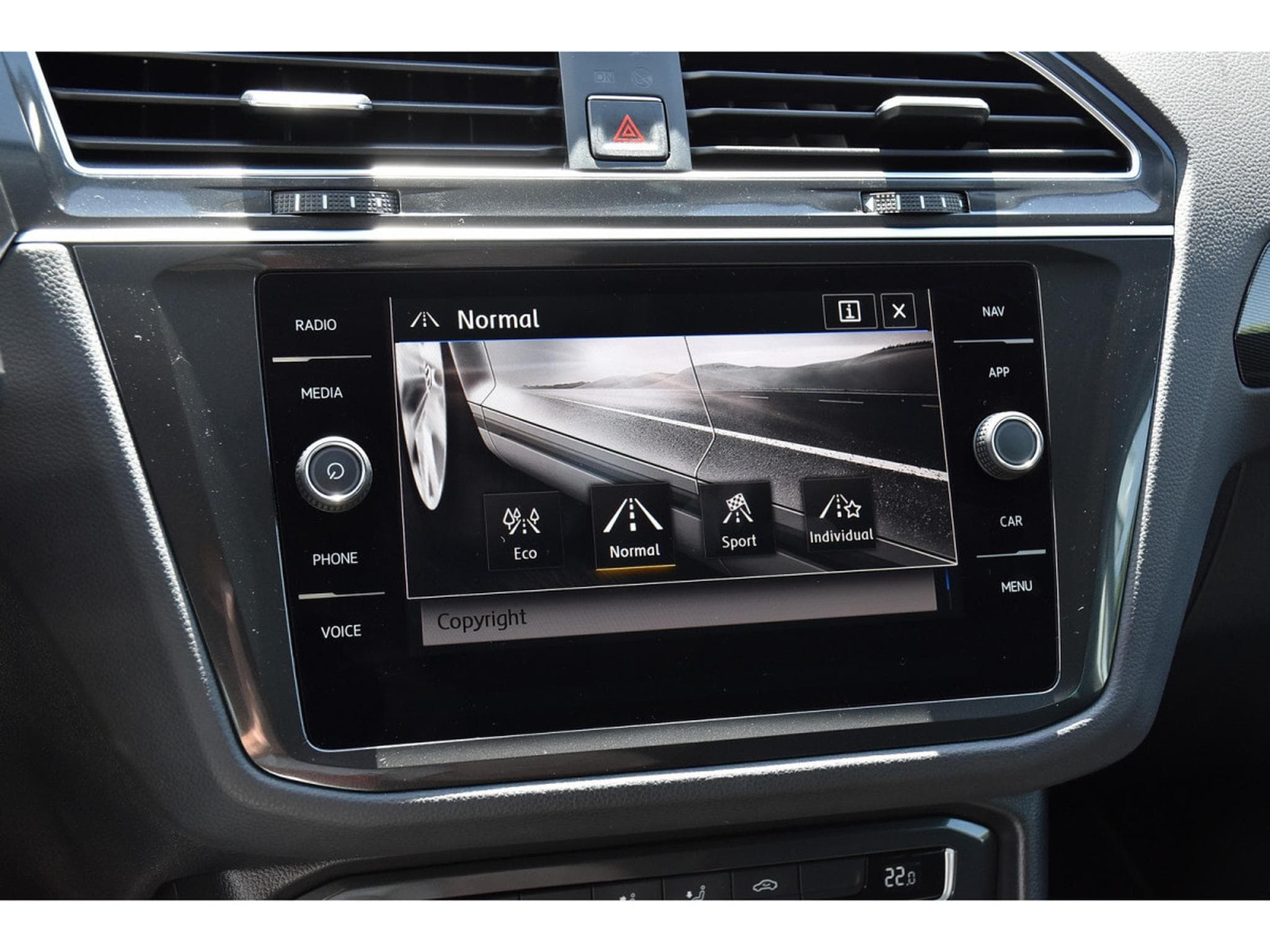 VW Tiguan 2.0 TSI 4Motion Highline DSG ACC LANE GPS CAM PARK 1° MAIN (2018) - Photo 16
