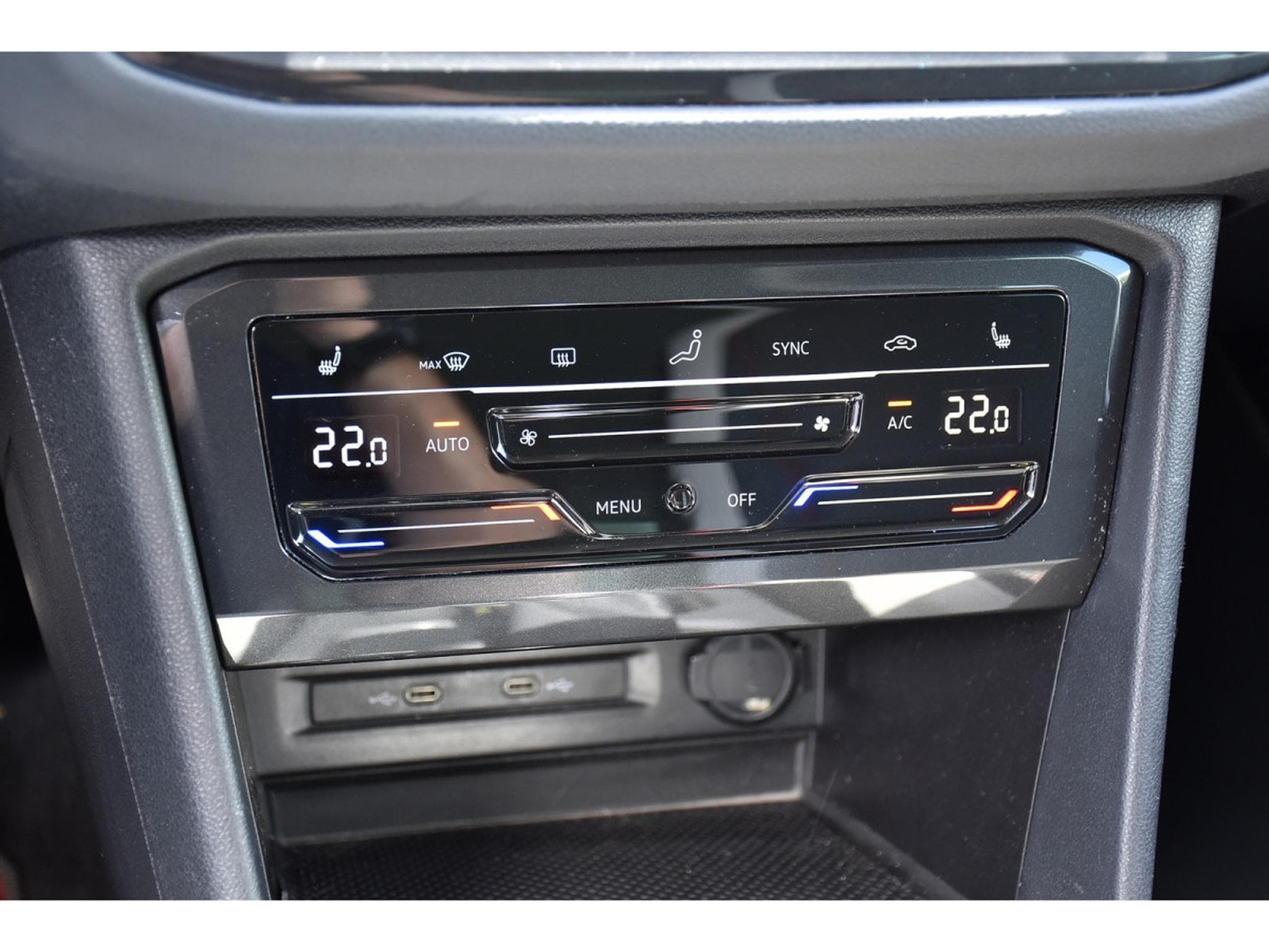 VW Tiguan 1.5 TSI URBAN SPORT DSG ACC BLIS HUD H&K ATT RMQ 1° MAIN (2022) - Photo 15