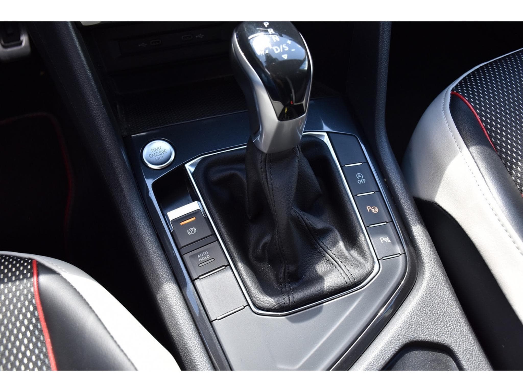 VW Tiguan 1.5 TSI URBAN SPORT DSG ACC BLIS HUD H&K ATT RMQ 1° MAIN (2022) - Photo 16