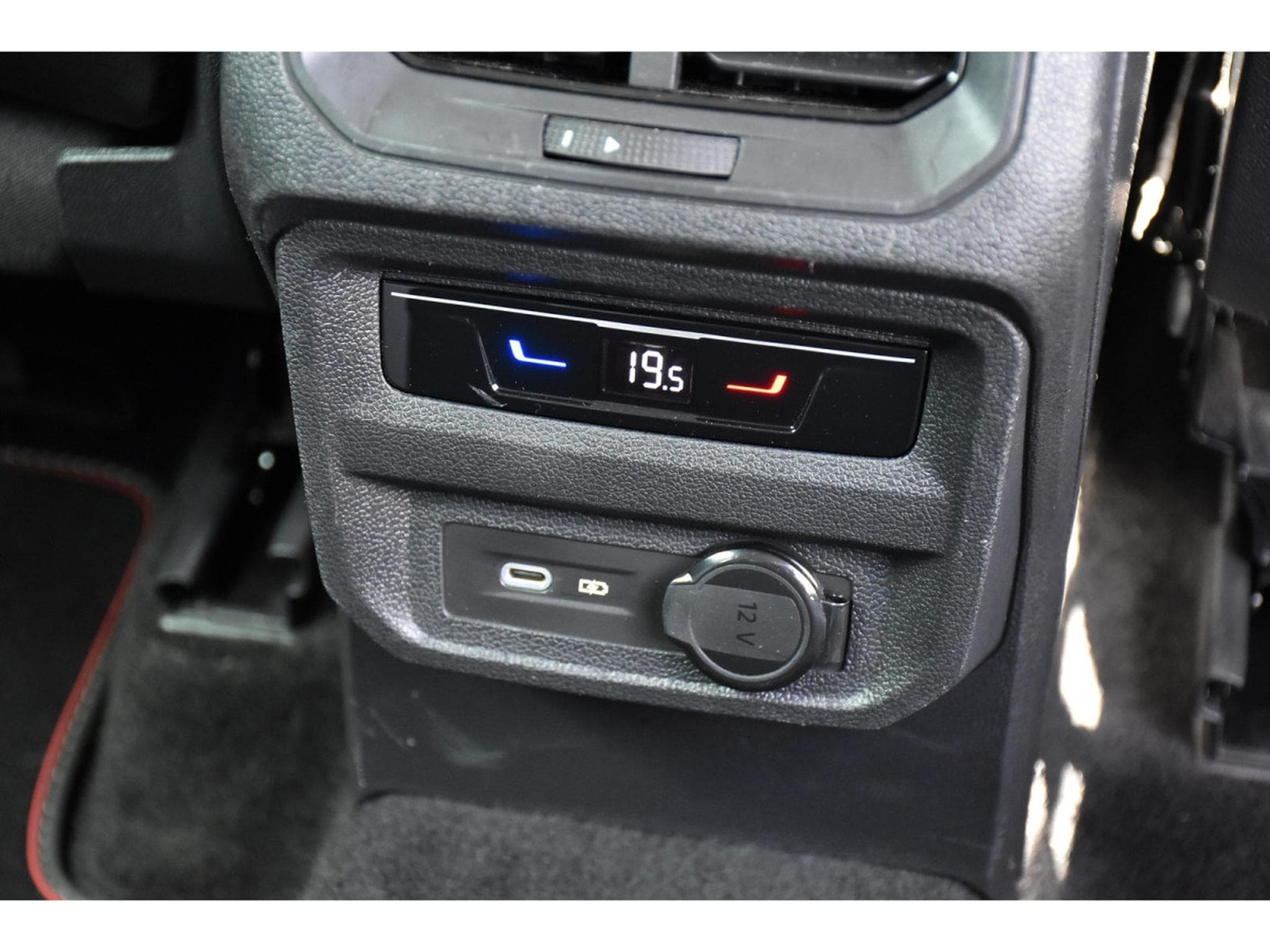 VW Tiguan 1.5 TSI URBAN SPORT DSG ACC BLIS HUD H&K ATT RMQ 1° MAIN (2022) - Photo 21