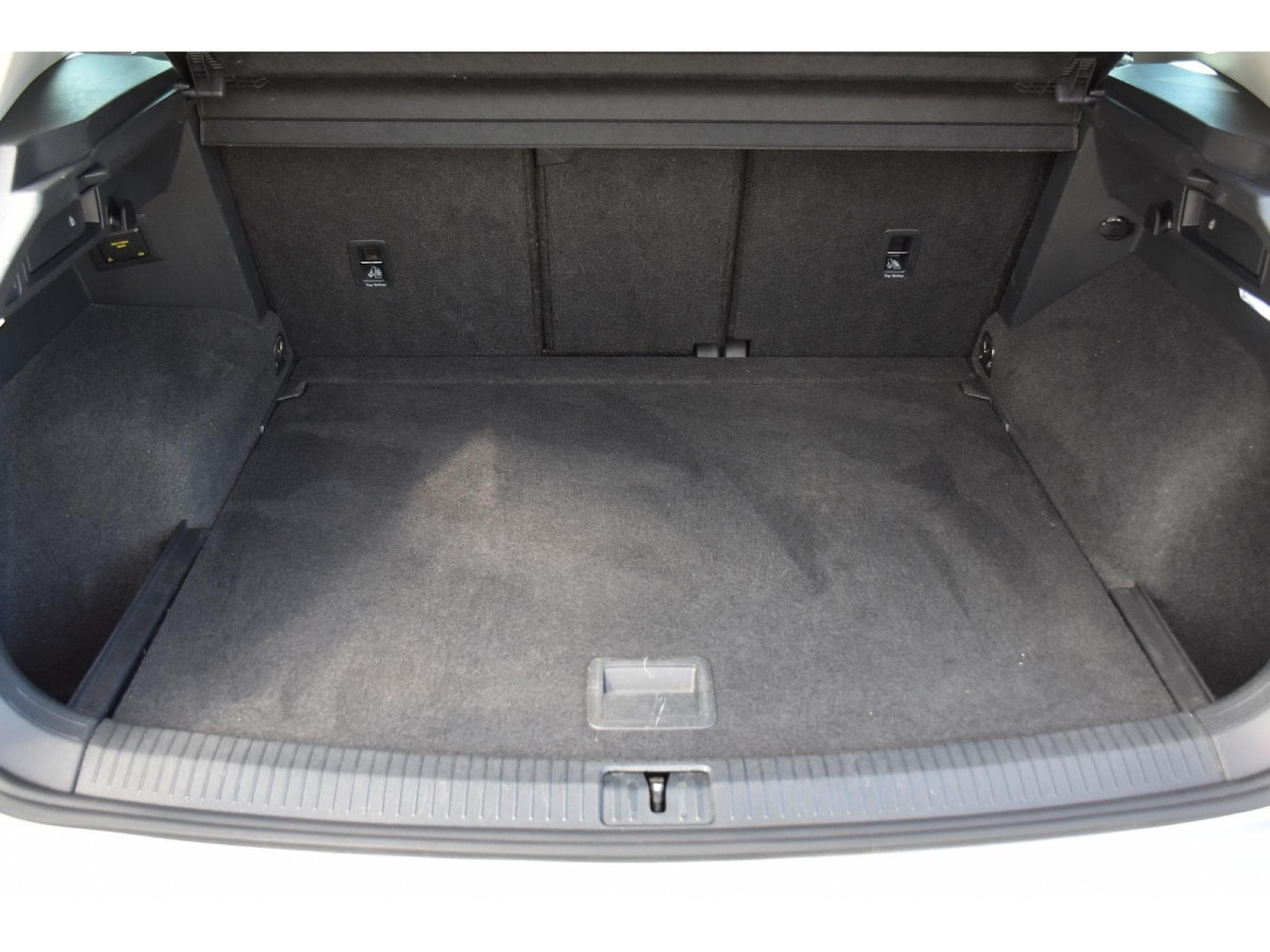 VW Tiguan 1.5 TSI URBAN SPORT DSG ACC BLIS HUD H&K ATT RMQ 1° MAIN (2022) - Photo 24