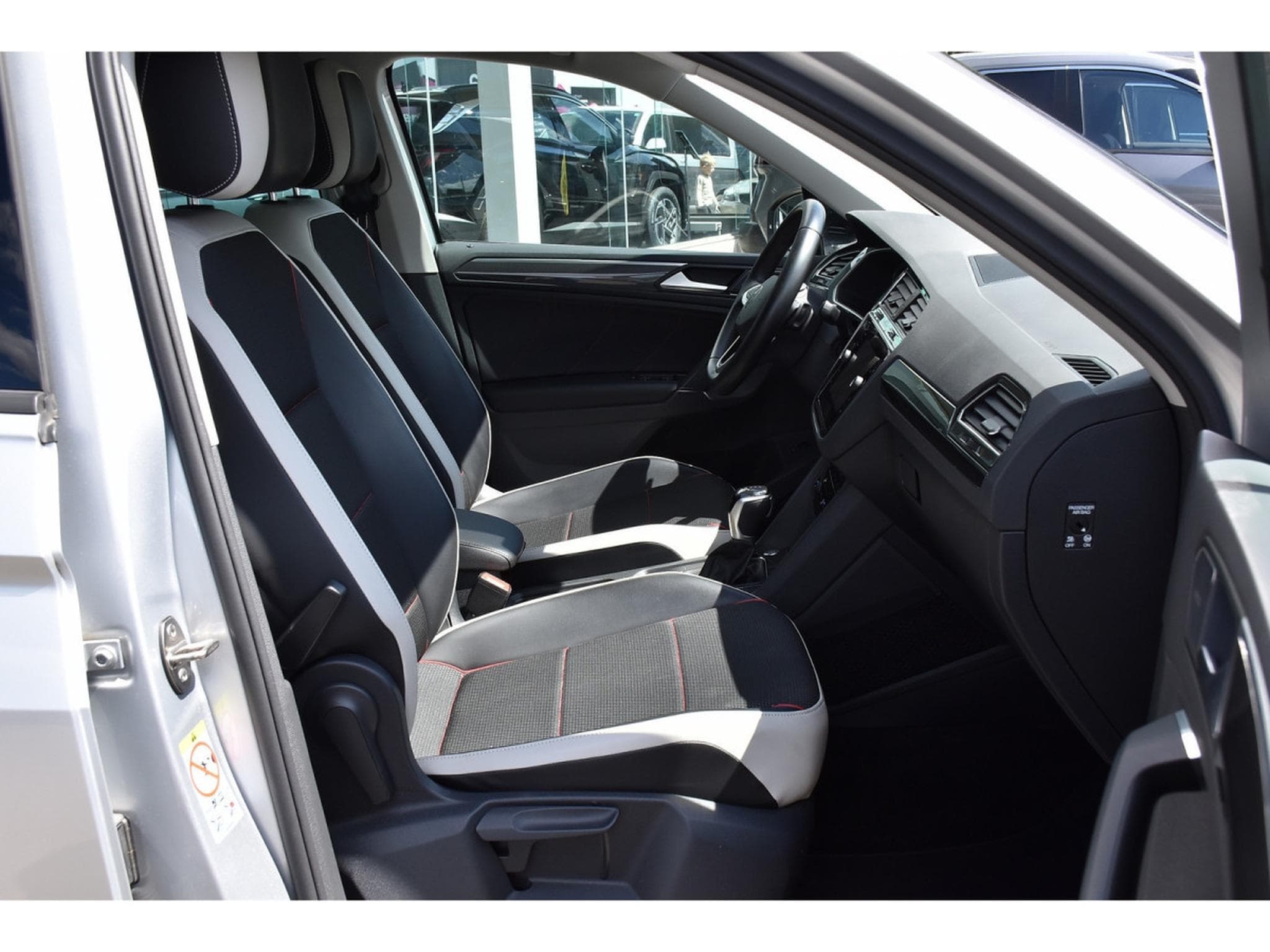 VW Tiguan 1.5 TSI URBAN SPORT DSG ACC BLIS HUD H&K ATT RMQ 1° MAIN (2022) - Photo 7