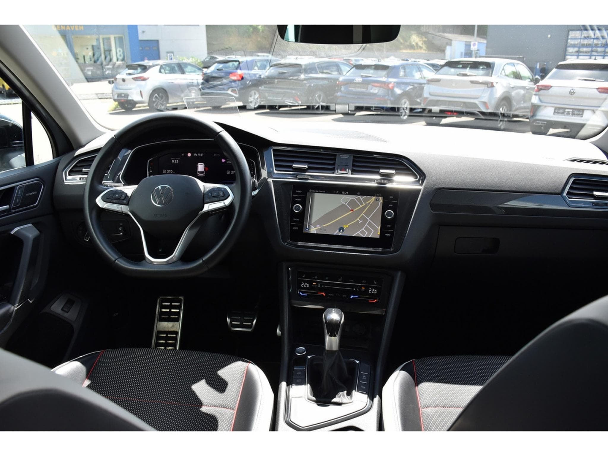 VW Tiguan 1.5 TSI URBAN SPORT DSG ACC BLIS HUD H&K ATT RMQ 1° MAIN (2022) - Photo 9