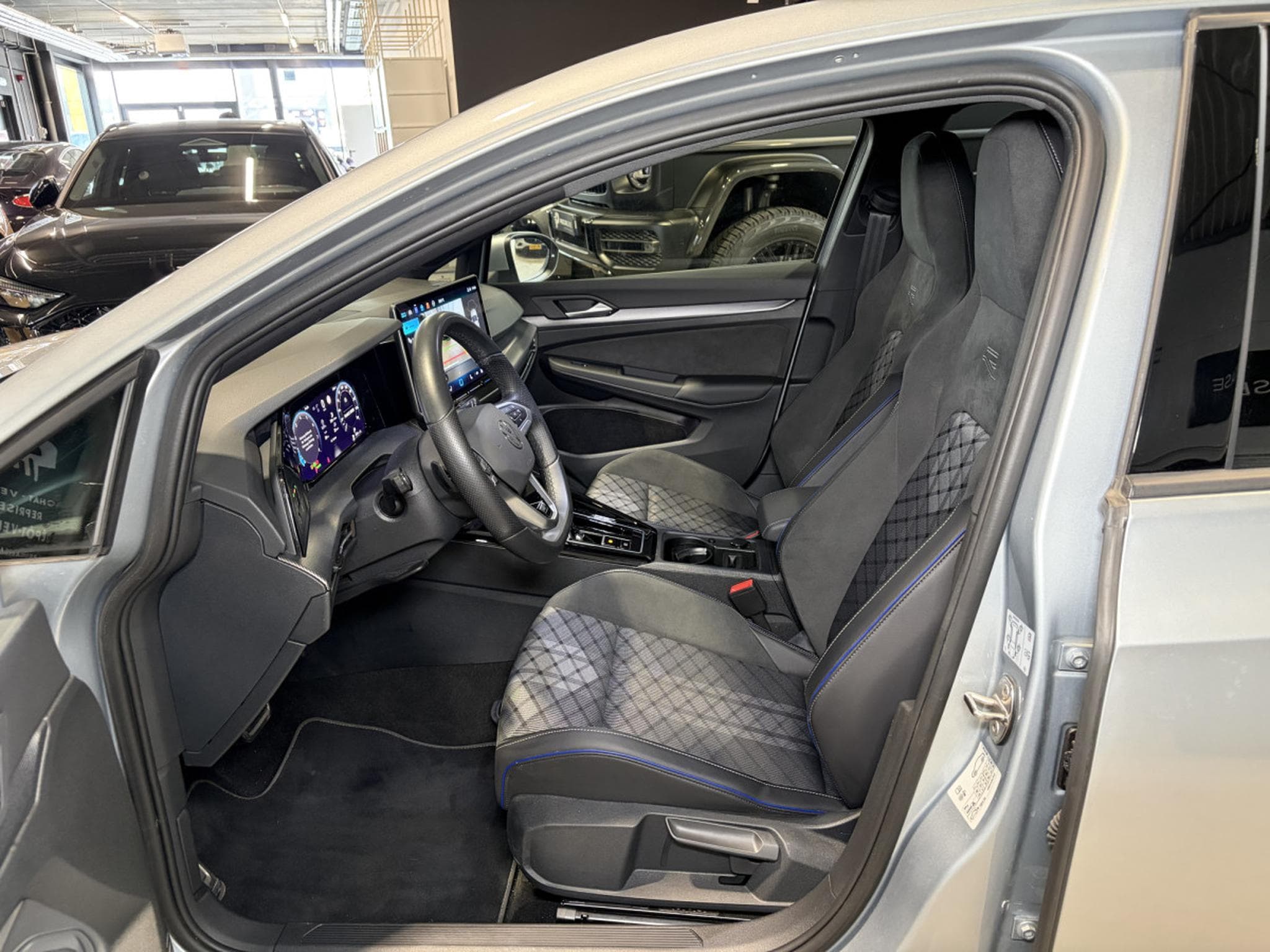 VW Golf Golf VIII Lim. 1.5 eTSI R-Line (2025) - Foto 10