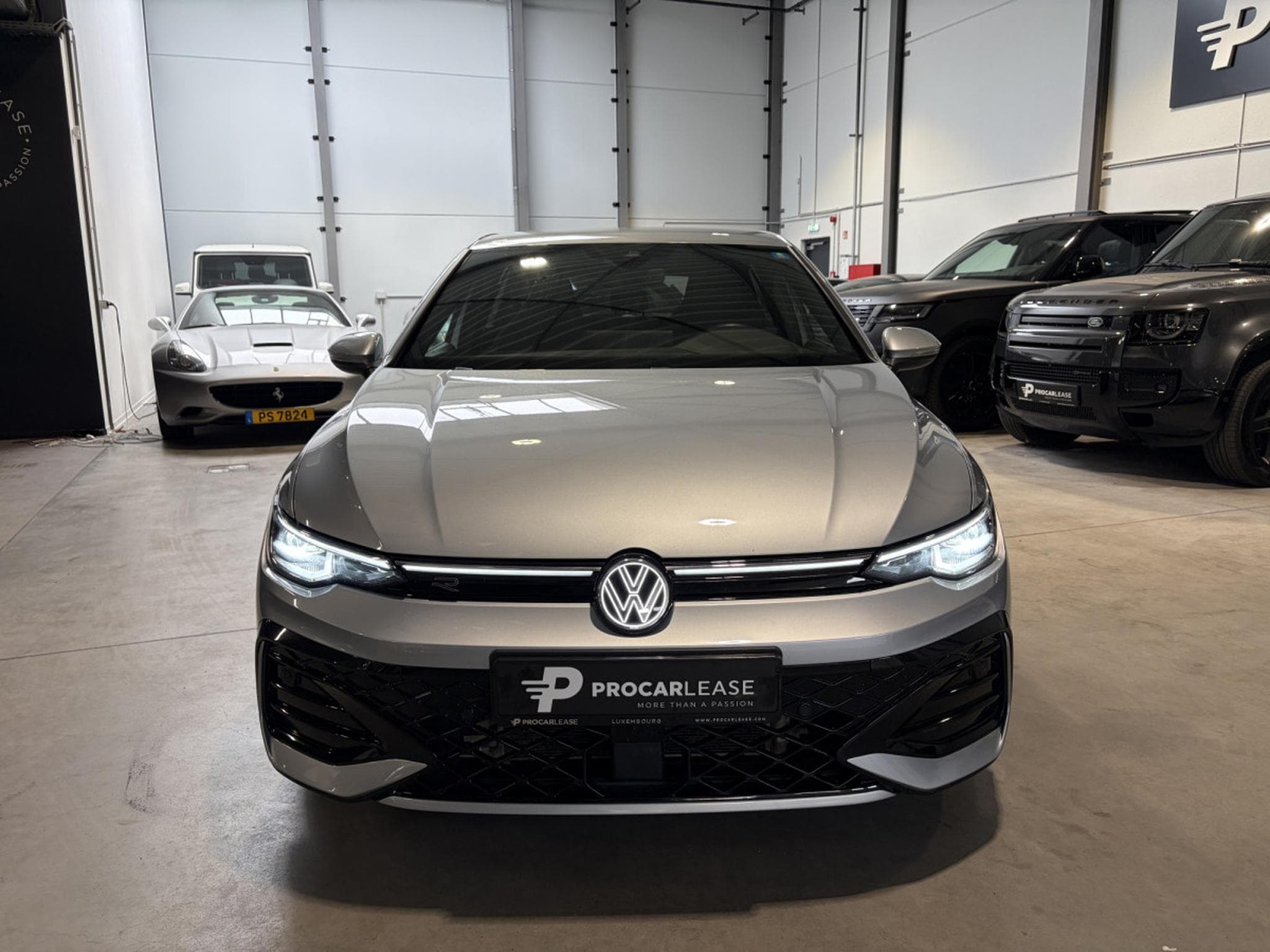 VW Golf Golf VIII Lim. 1.5 eTSI R-Line (2025) - Foto 2