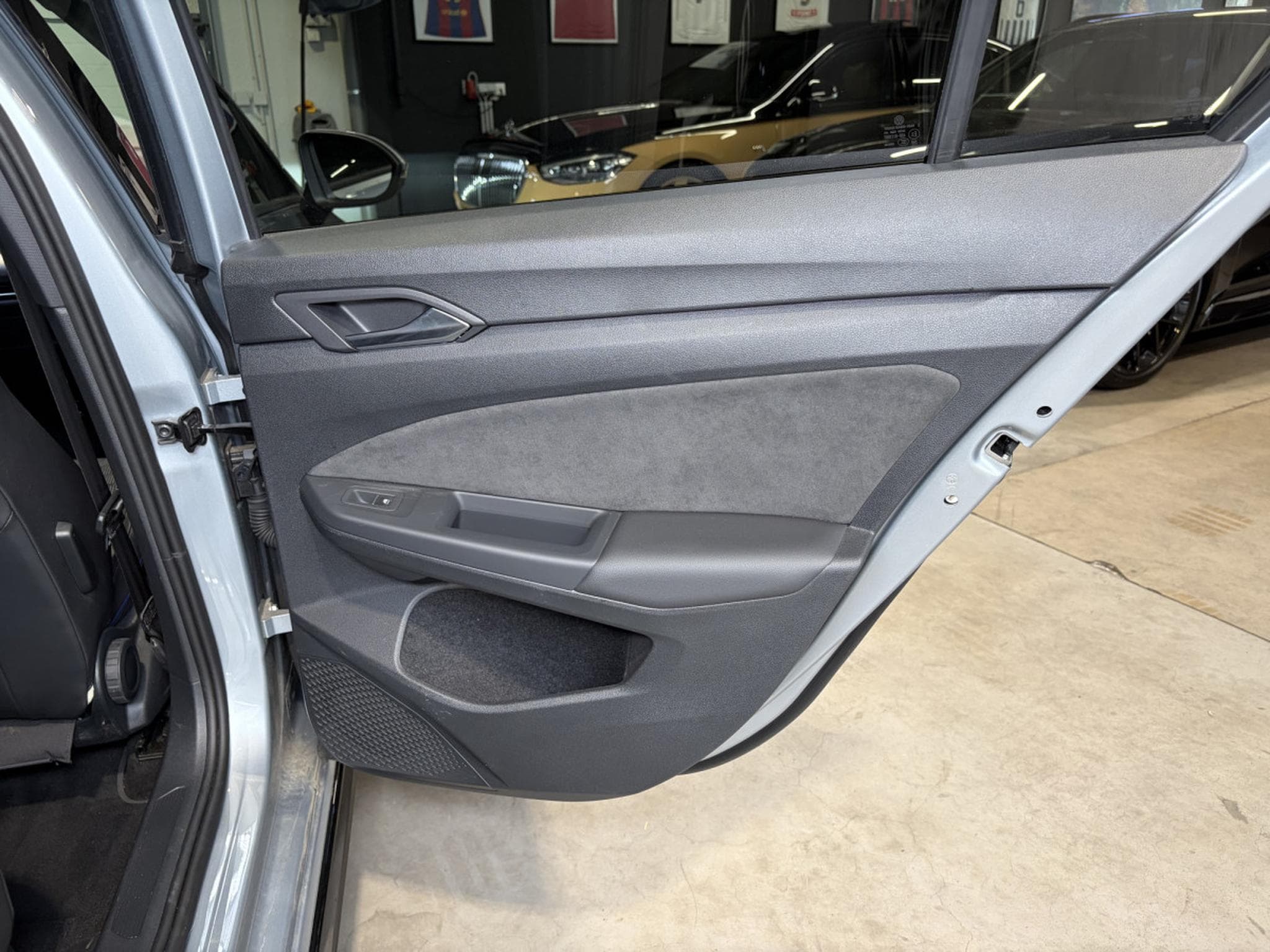 VW Golf Golf VIII Lim. 1.5 eTSI R-Line (2025) - Foto 21