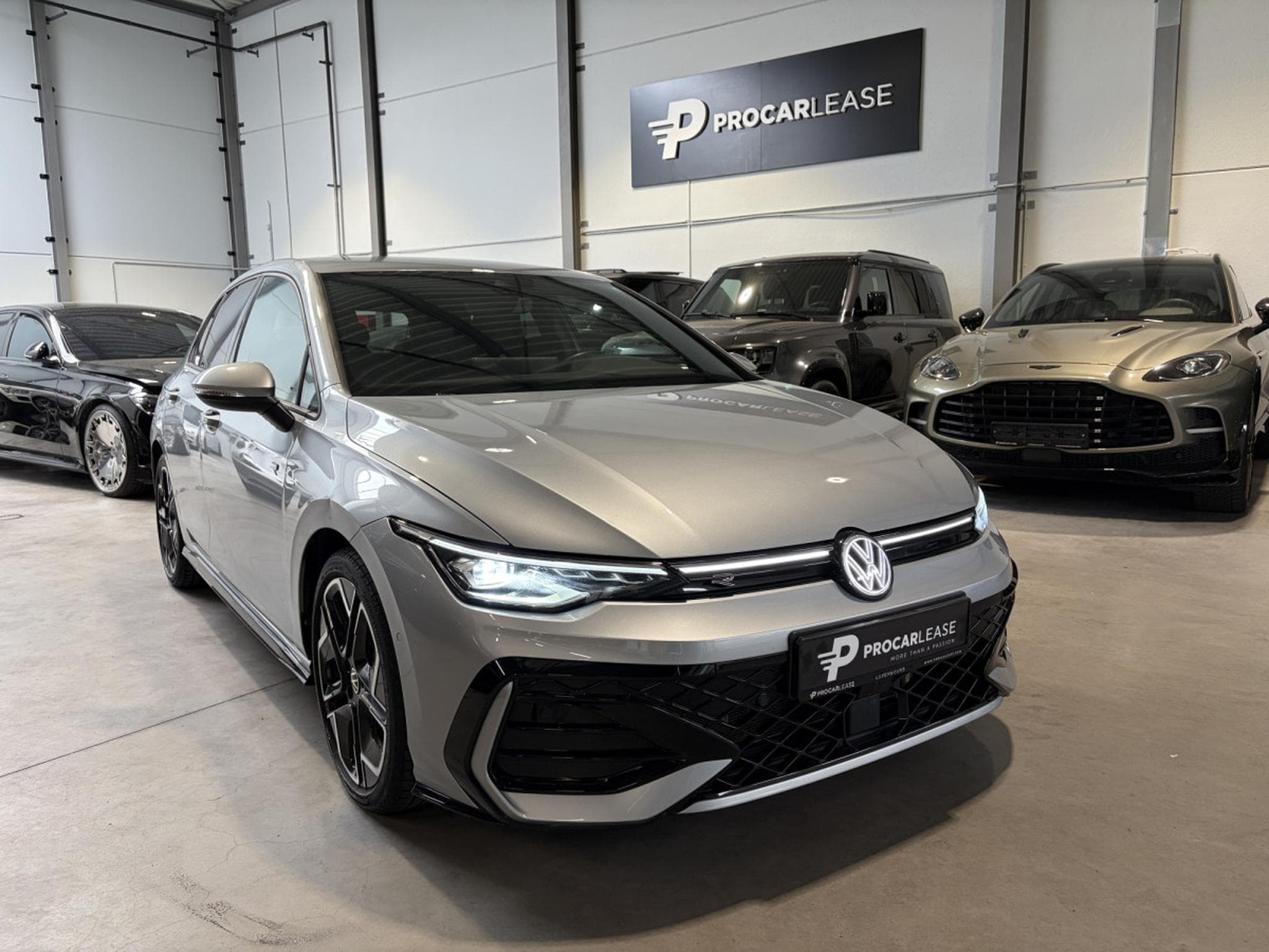 VW Golf Golf VIII Lim. 1.5 eTSI R-Line (2025) - Foto 3