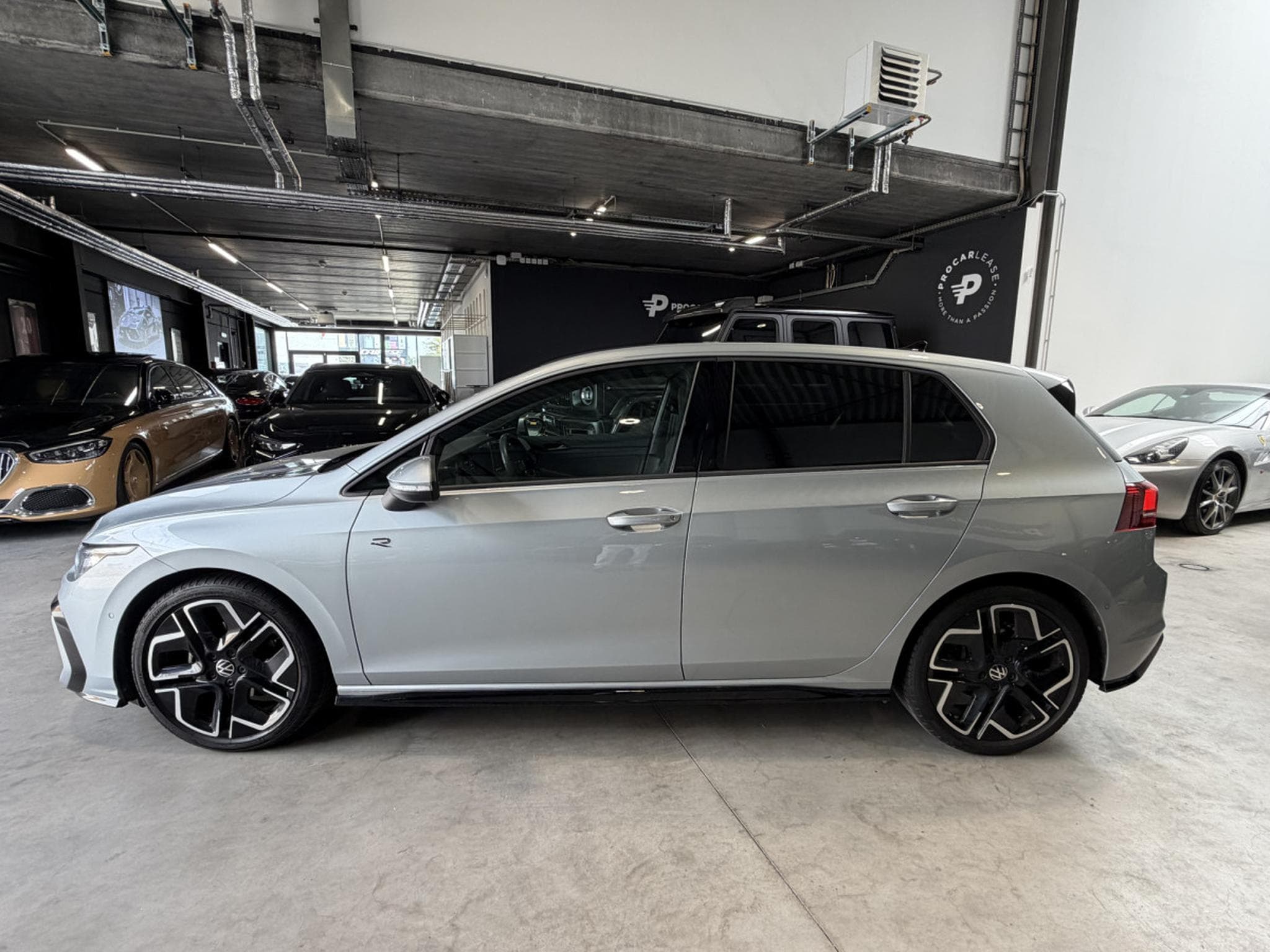VW Golf Golf VIII Lim. 1.5 eTSI R-Line (2025) - Foto 4
