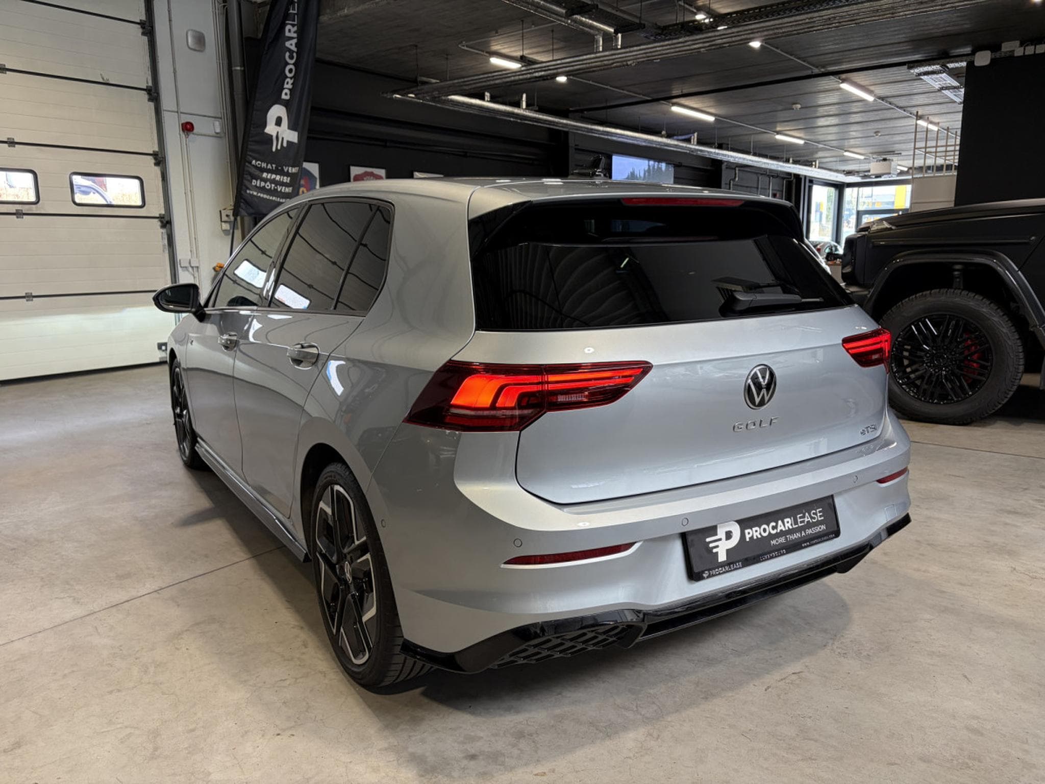 VW Golf Golf VIII Lim. 1.5 eTSI R-Line (2025) - Foto 5