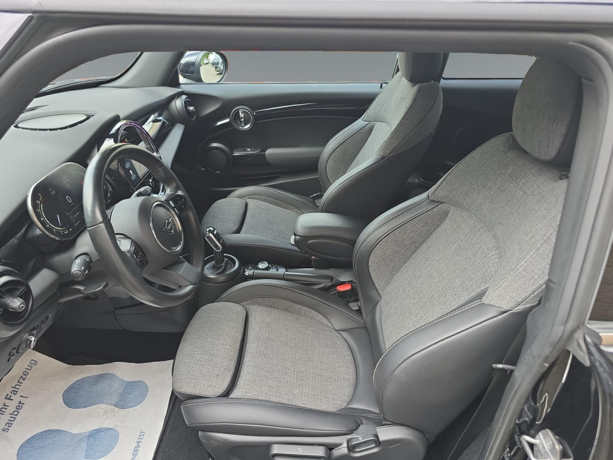 Mini Cooper 3 Facelift (2023) - Photo 10