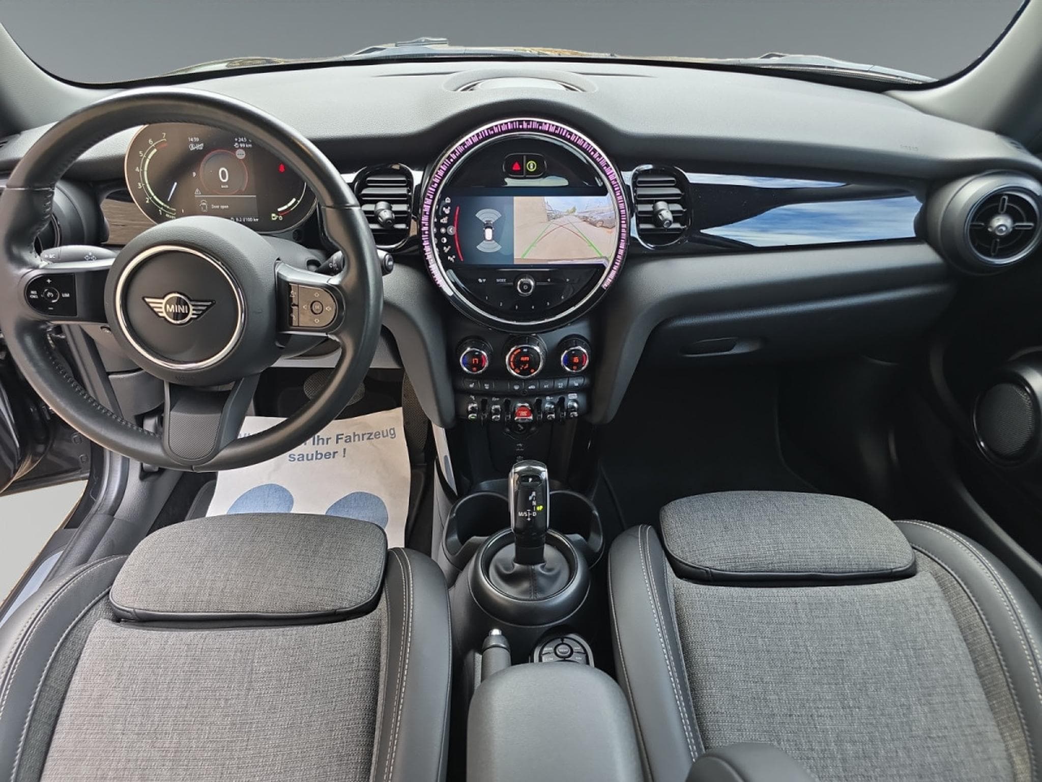 Mini Cooper 3 Facelift (2023) - Photo 12