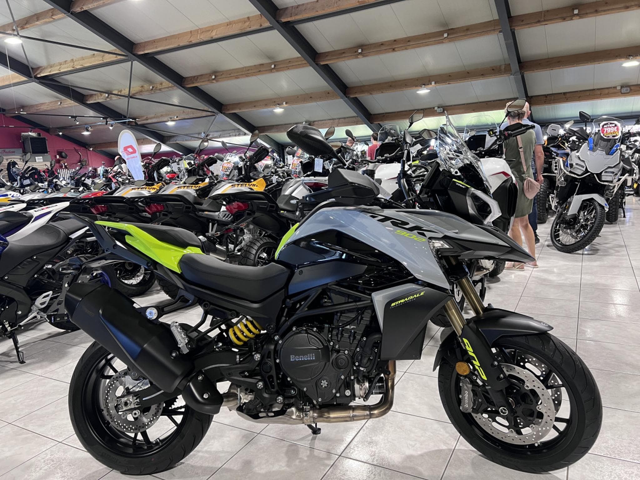 Benelli TRK 902 STRADALE (2026) - Foto 1