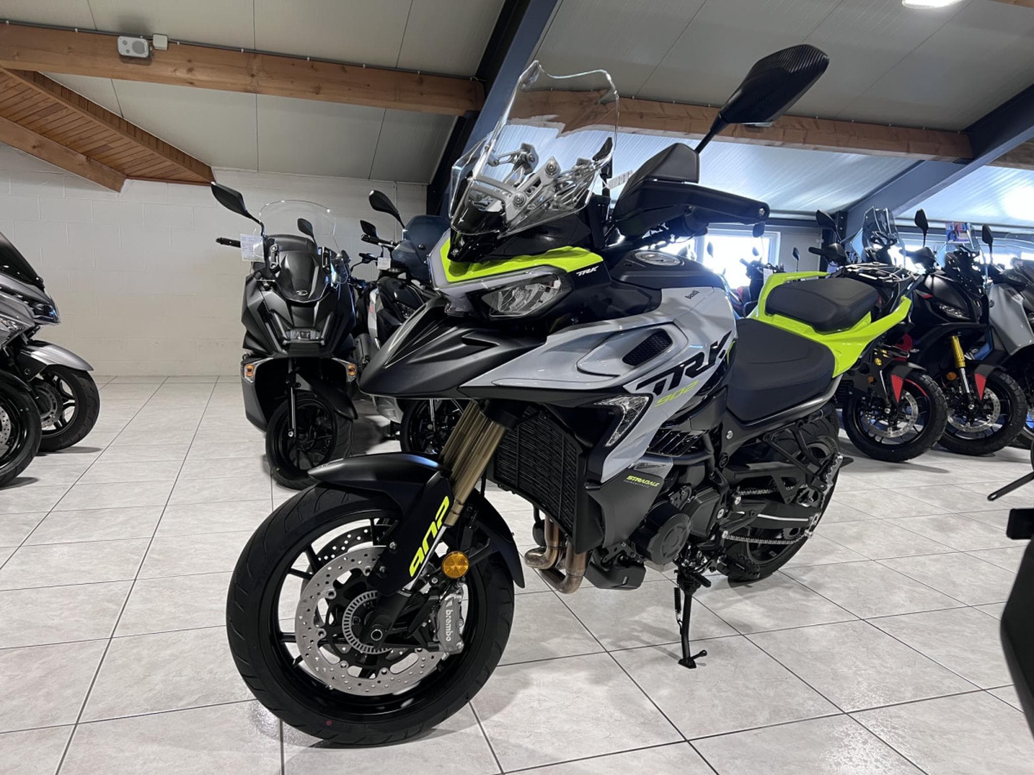 Benelli TRK 902 STRADALE (2026) - Foto 2