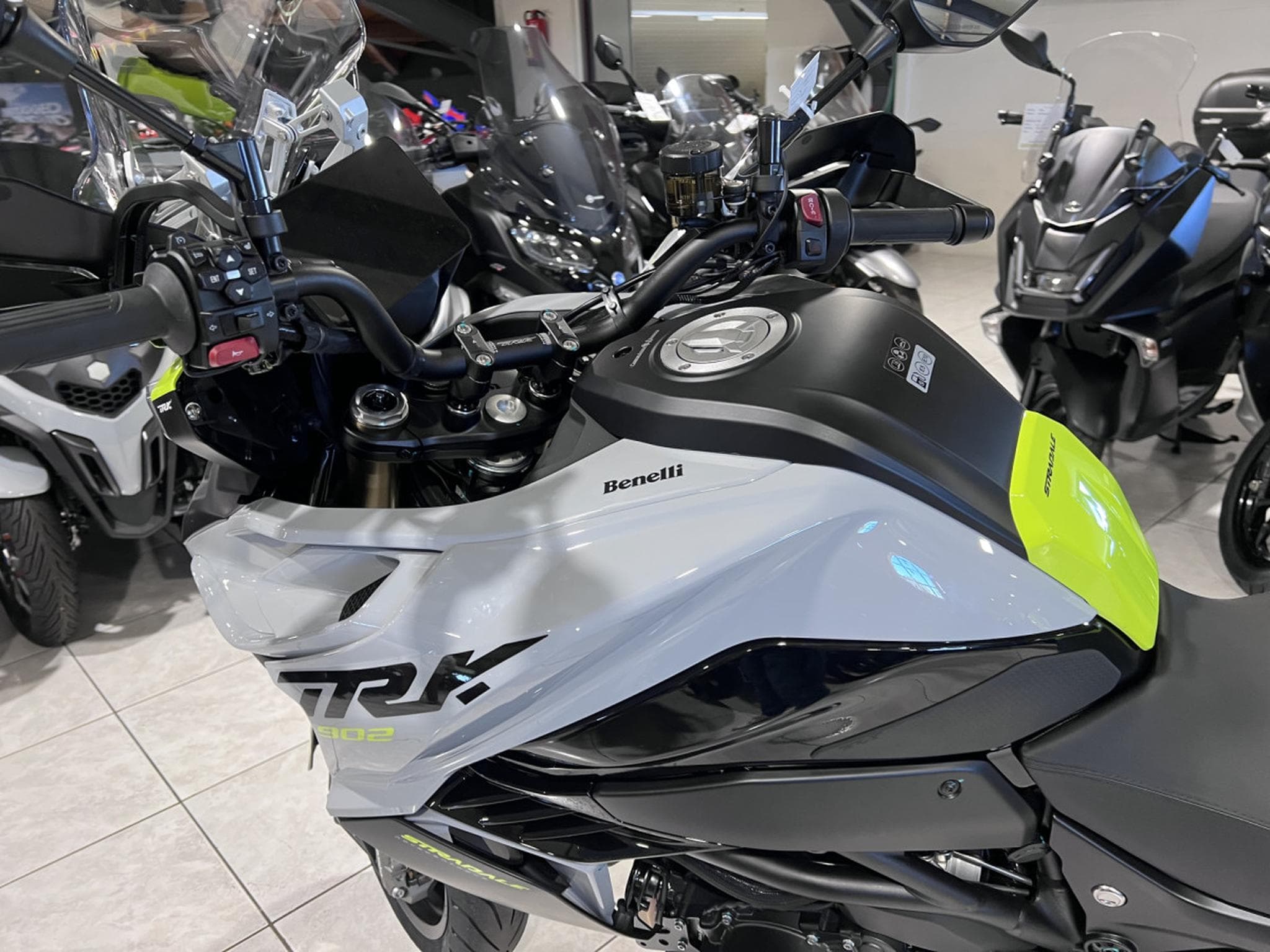 Benelli TRK 902 STRADALE (2026) - Foto 6