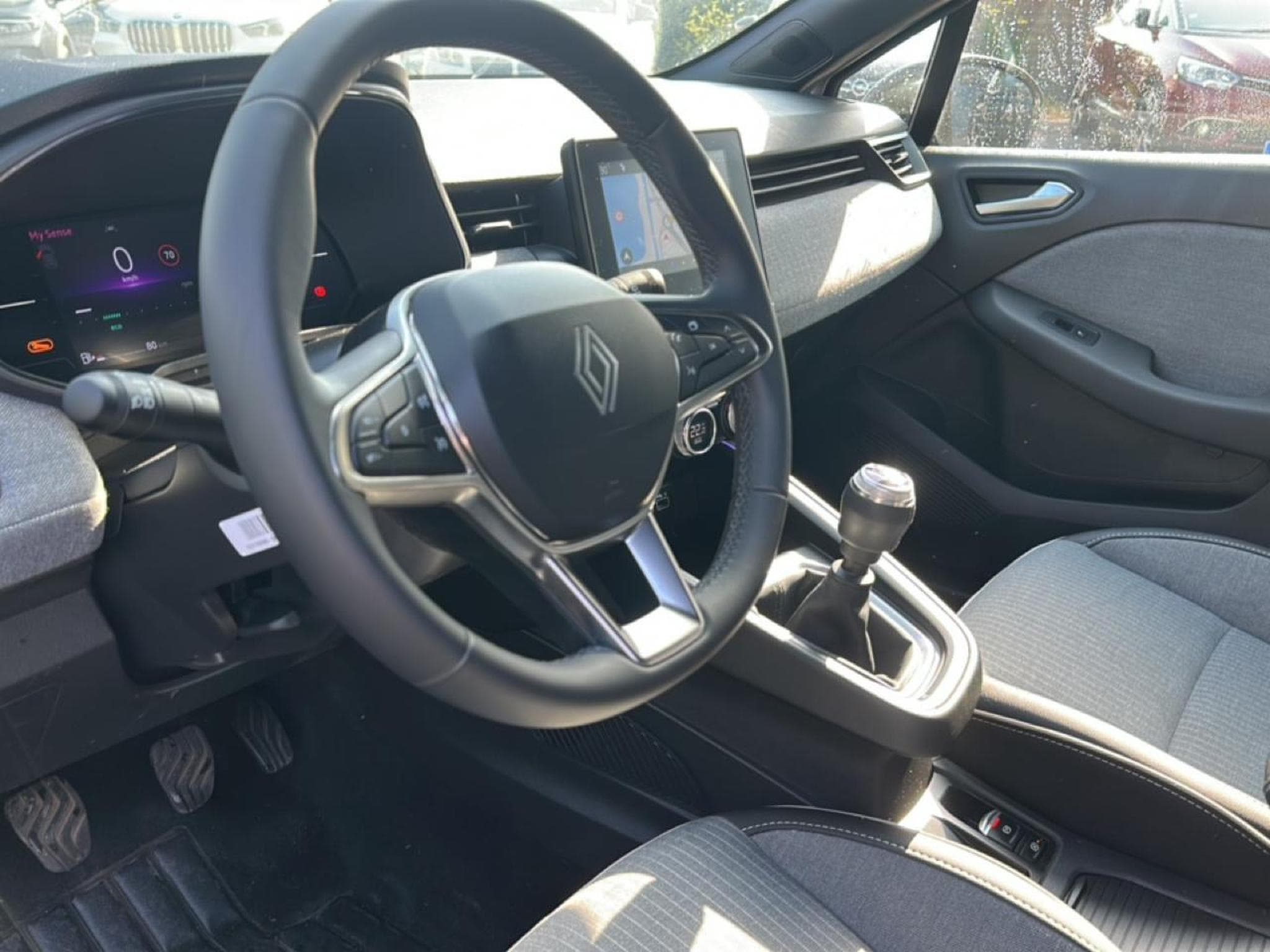 Renault Clio 1.0 TCE 90 TECHNO (2025) - Foto 15
