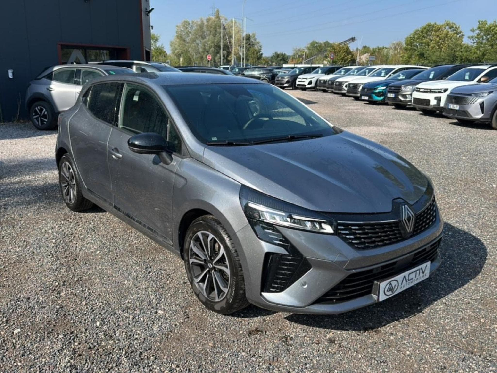 Renault Clio 1.0 TCE 90 TECHNO (2025) - Foto 3