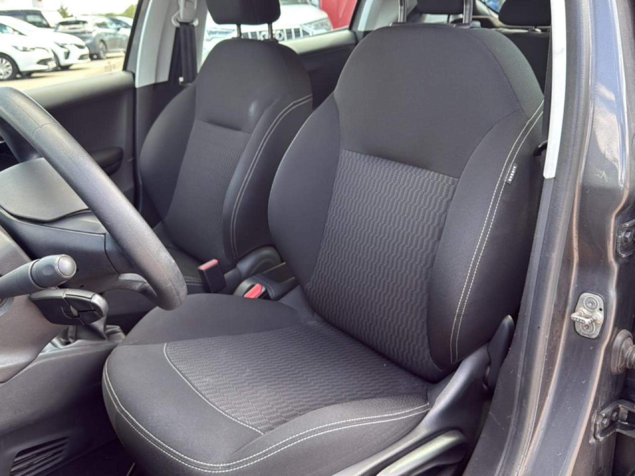 Peugeot 208 1.5 BLUEHDI 100 ACTIVE (2019) - Foto 17