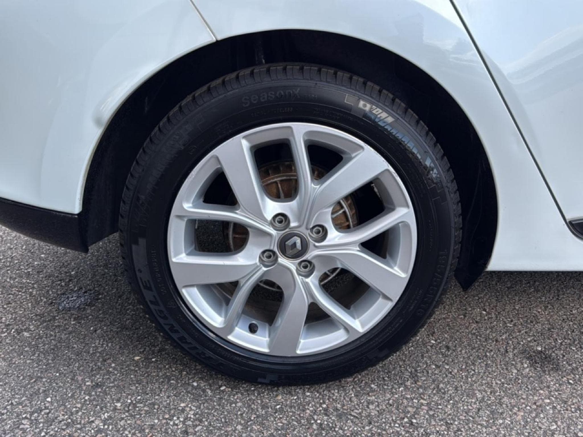 Renault CLIO IV ESTATE 0.9 TCE 90 ENERGY LIMITED (2019) - Foto 14
