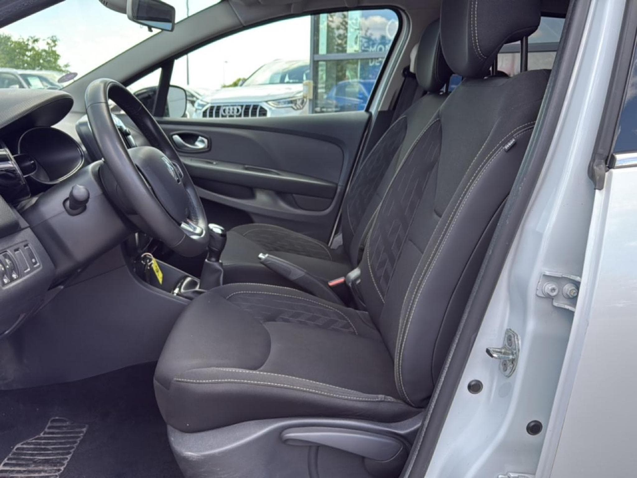Renault CLIO IV ESTATE 0.9 TCE 90 ENERGY LIMITED (2019) - Foto 18