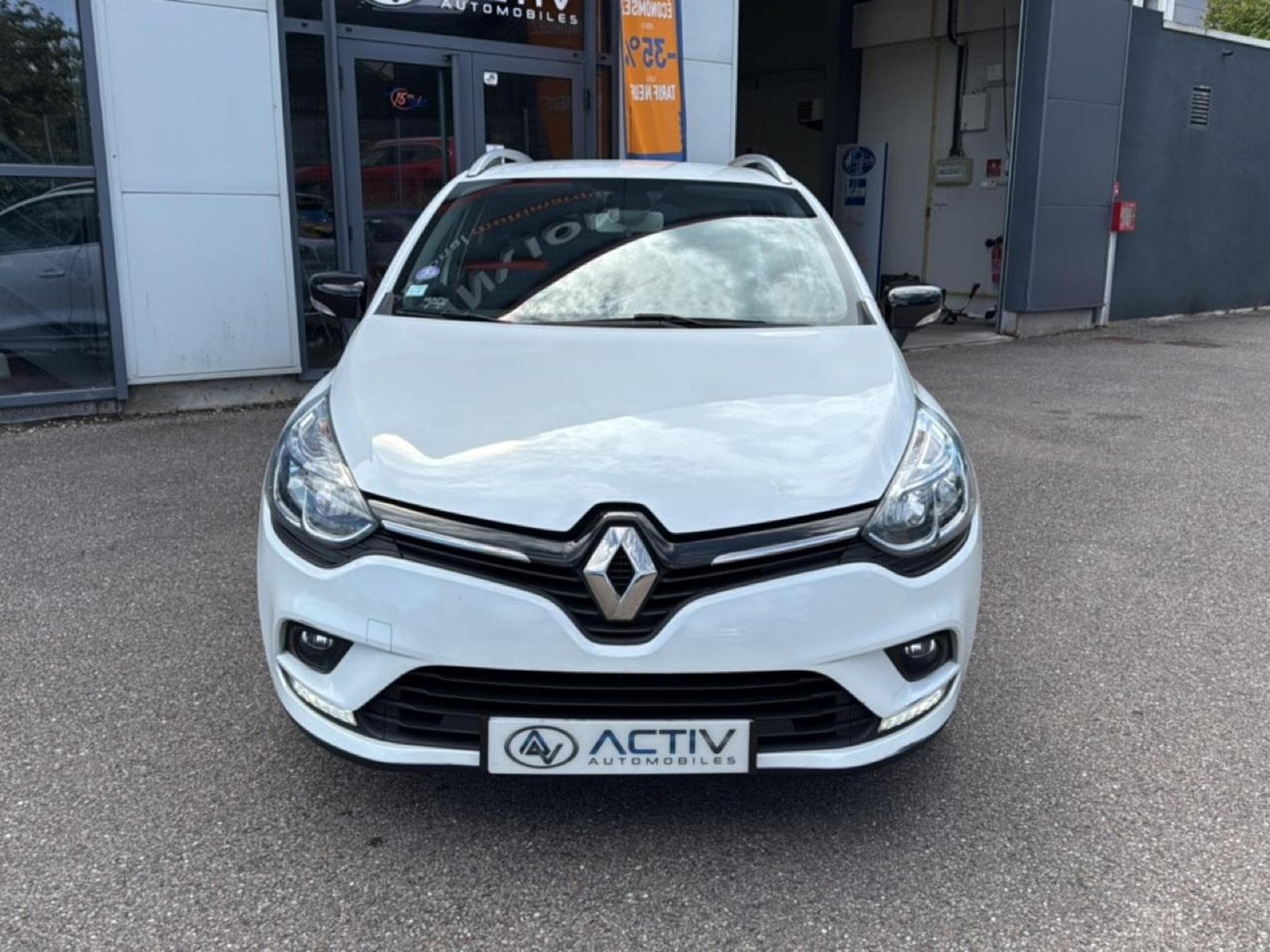 Renault CLIO IV ESTATE 0.9 TCE 90 ENERGY LIMITED (2019) - Foto 2