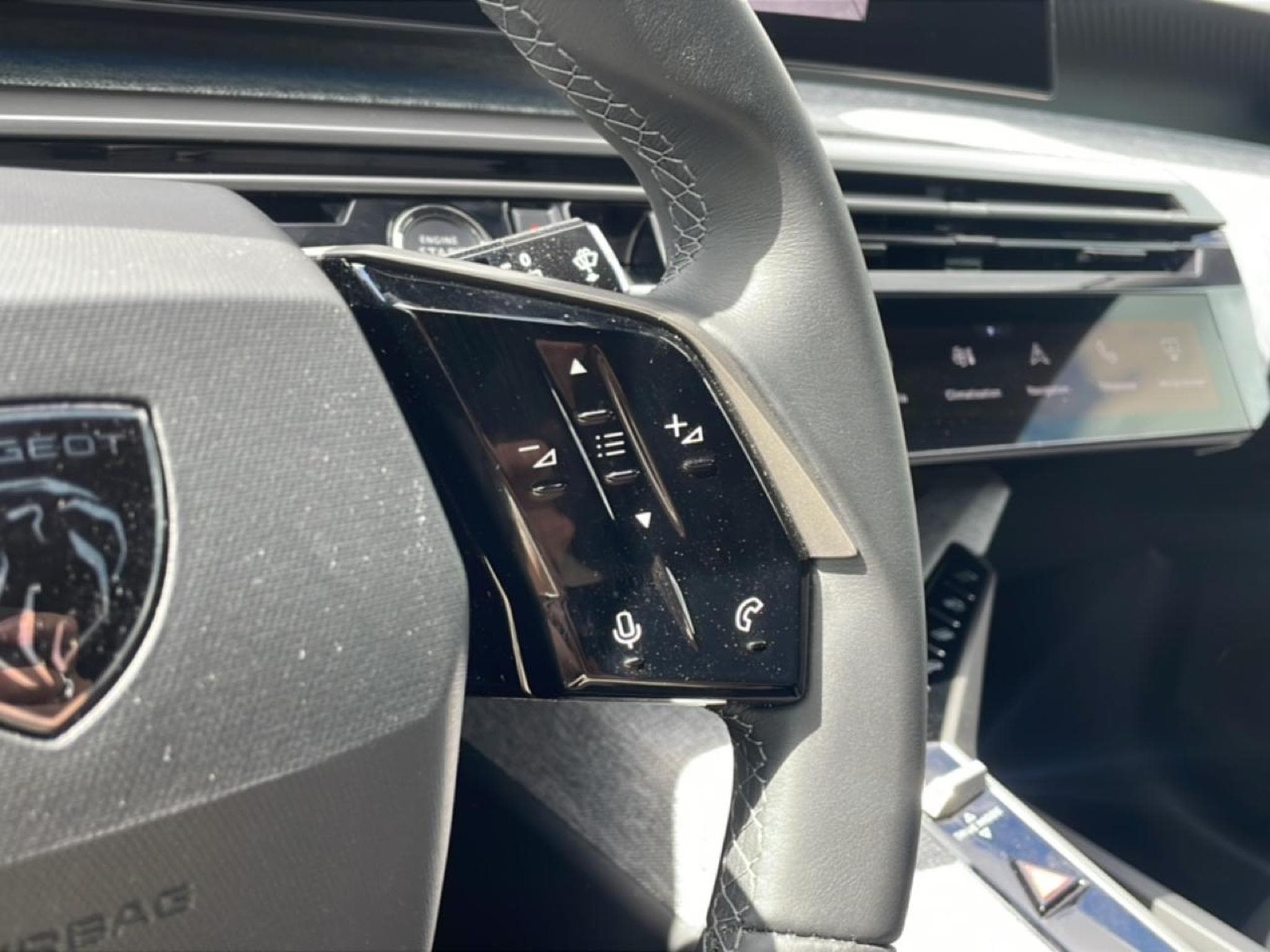 Peugeot 5008 HYBRID 145 ALLURE E-DCS6 (2025) - Foto 13