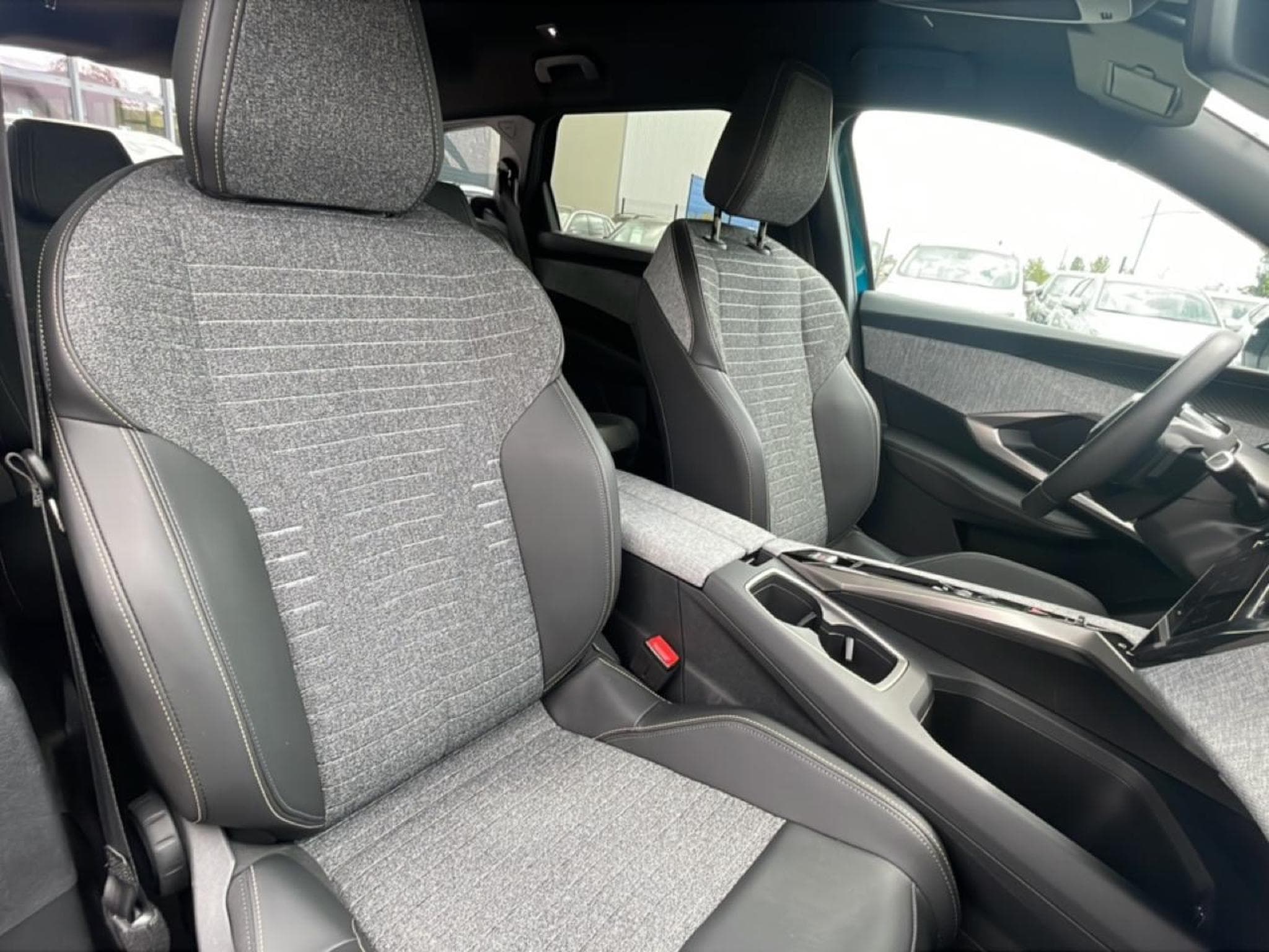 Peugeot 5008 HYBRID 145 ALLURE E-DCS6 (2025) - Foto 14