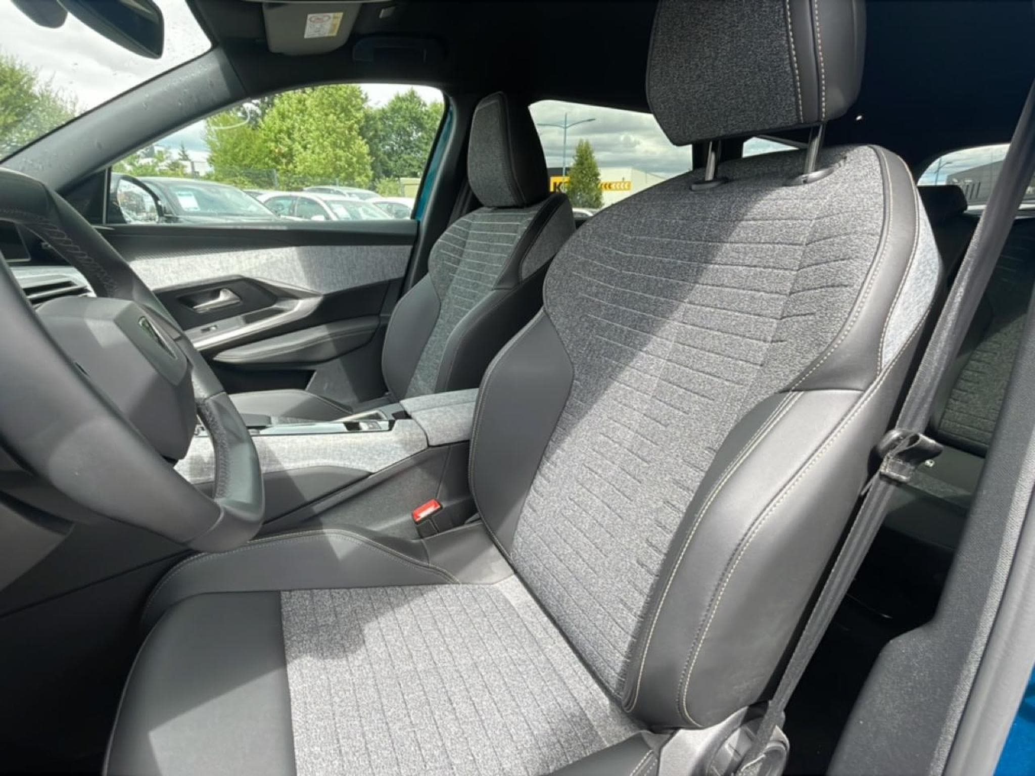 Peugeot 5008 HYBRID 145 ALLURE E-DCS6 (2025) - Foto 15