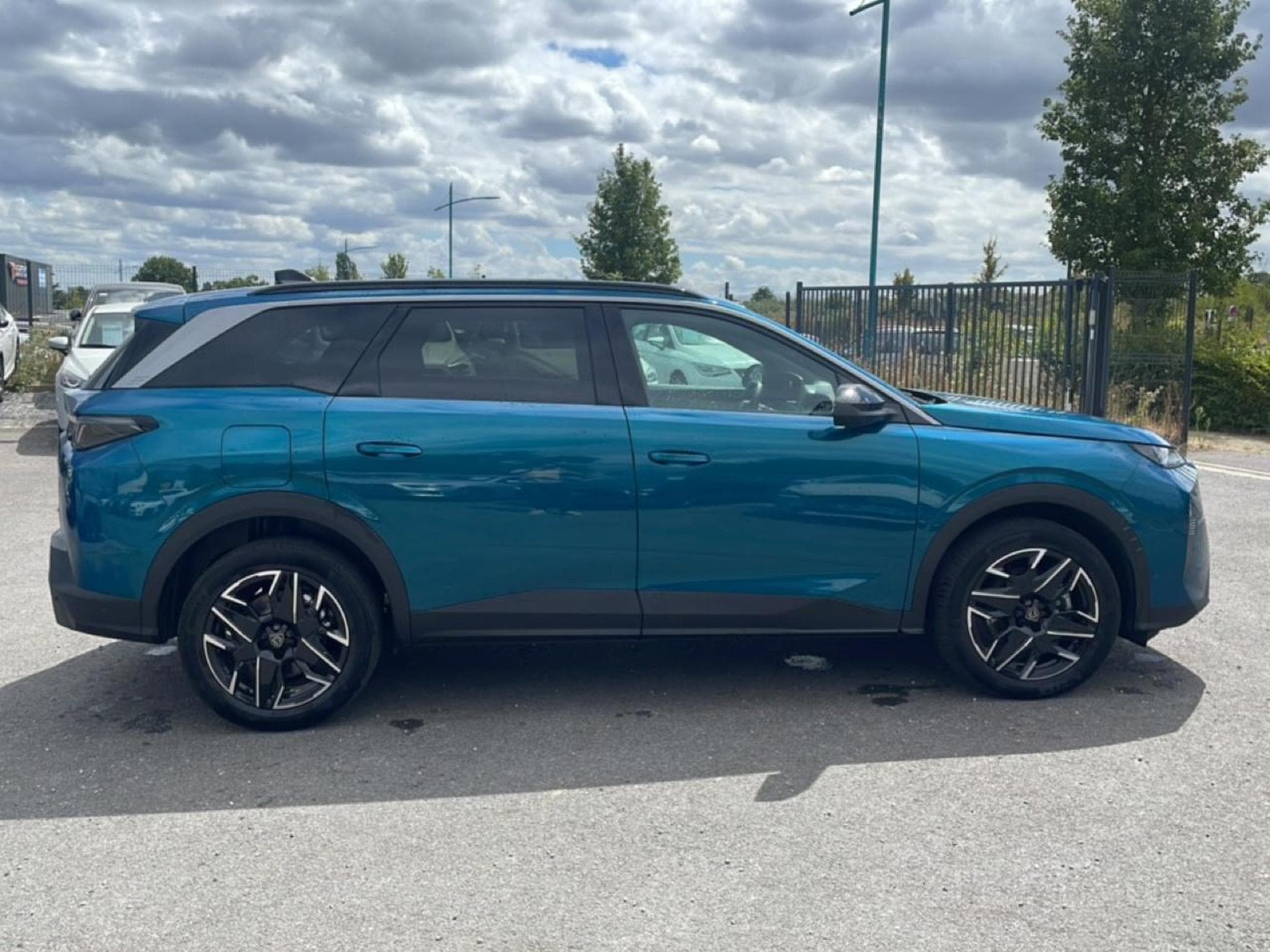 Peugeot 5008 HYBRID 145 ALLURE E-DCS6 (2025) - Foto 4
