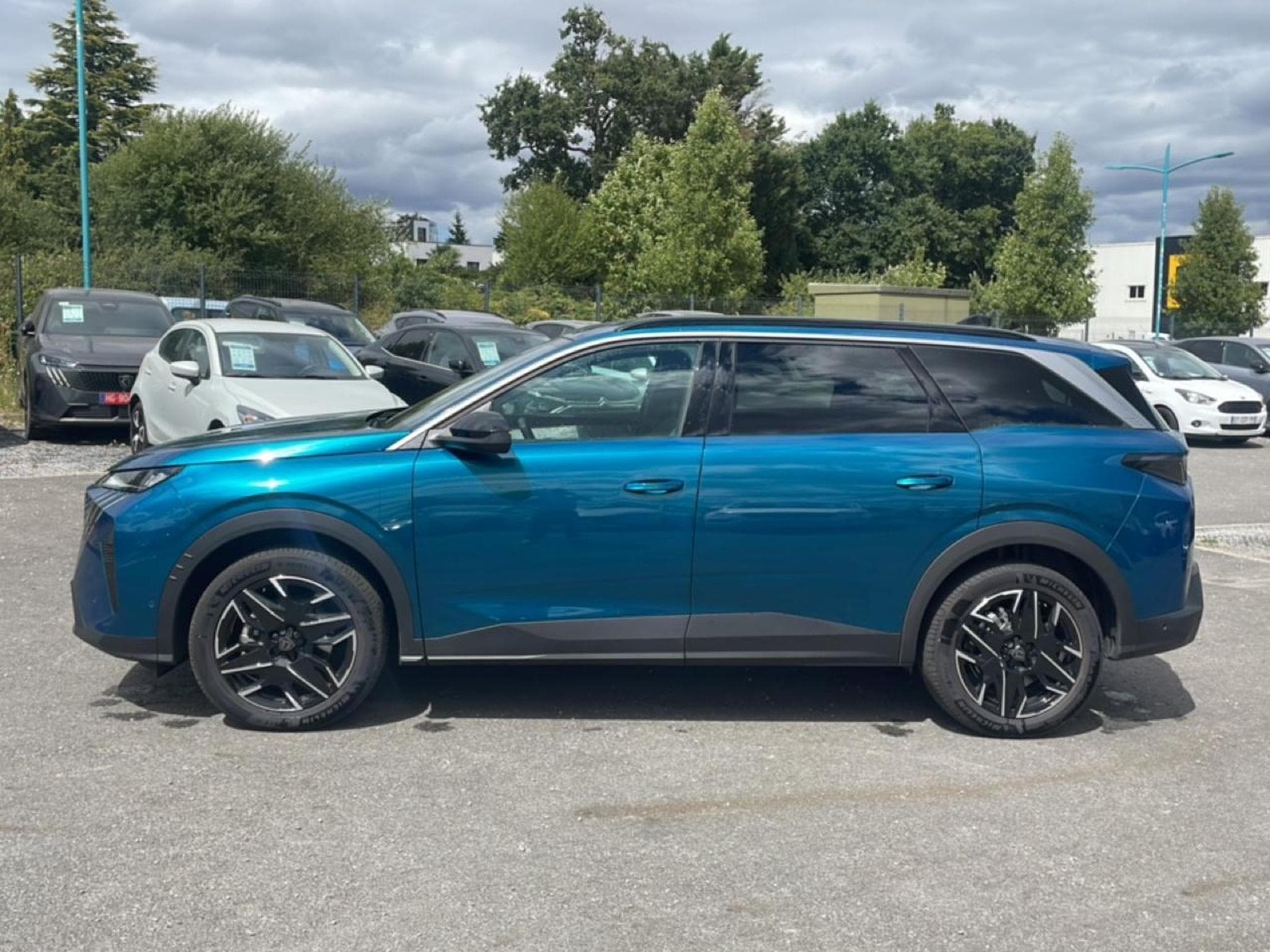 Peugeot 5008 HYBRID 145 ALLURE E-DCS6 (2025) - Foto 8
