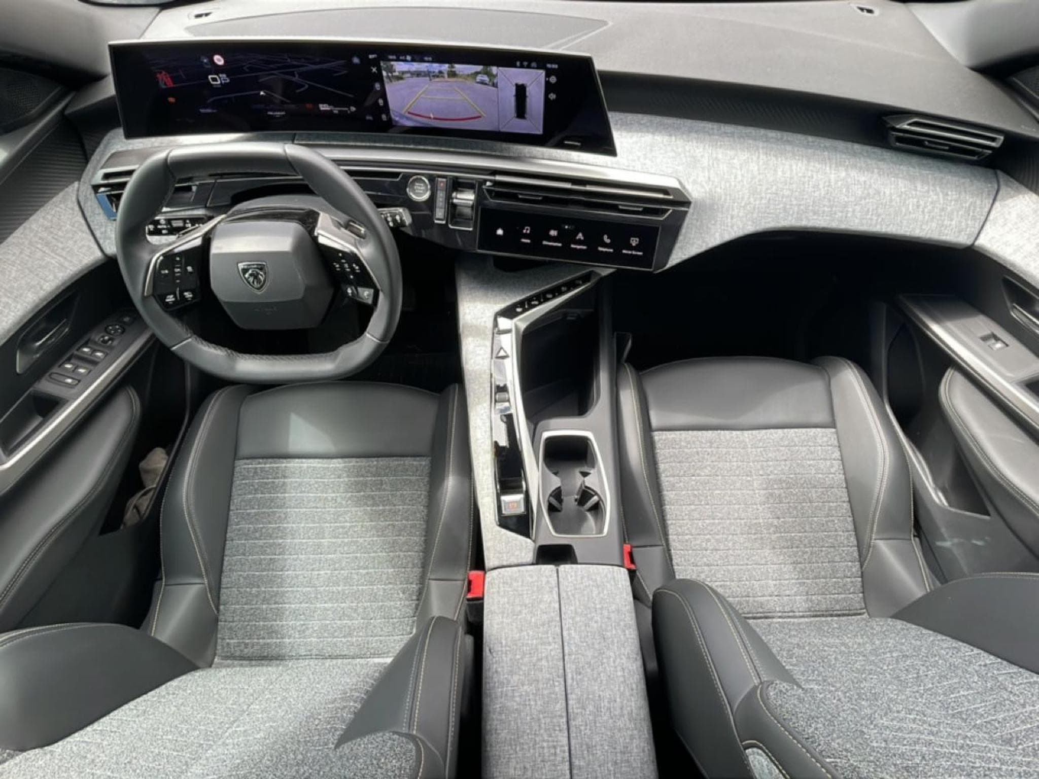 Peugeot 5008 HYBRID 145 ALLURE E-DCS6 (2025) - Foto 9