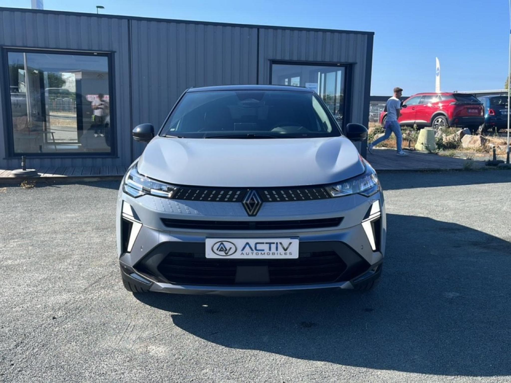 Renault Captur 1.8 E-TECH FULL HYBRID 160 ESPRIT ALPINE (2025) - Foto 2